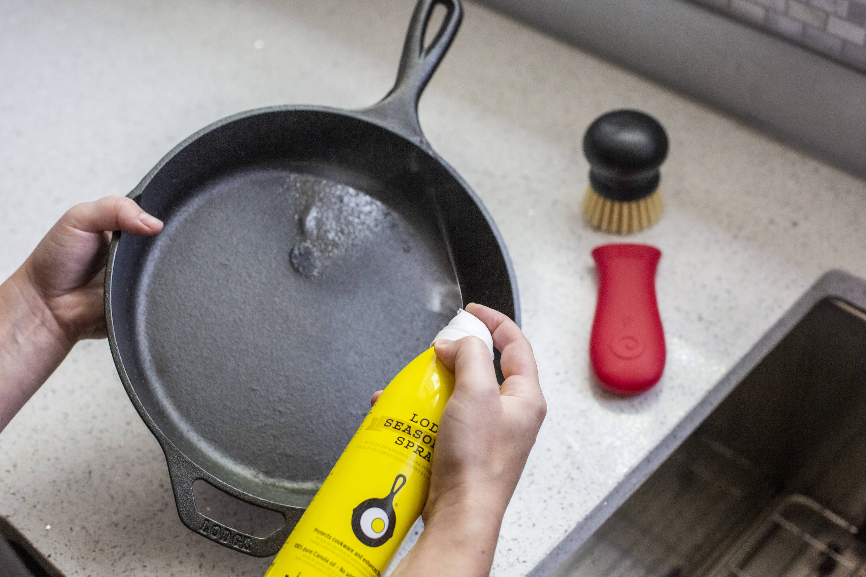 How To Clean A Cast Iron Skillet/Lodge Pan Scraper Review 