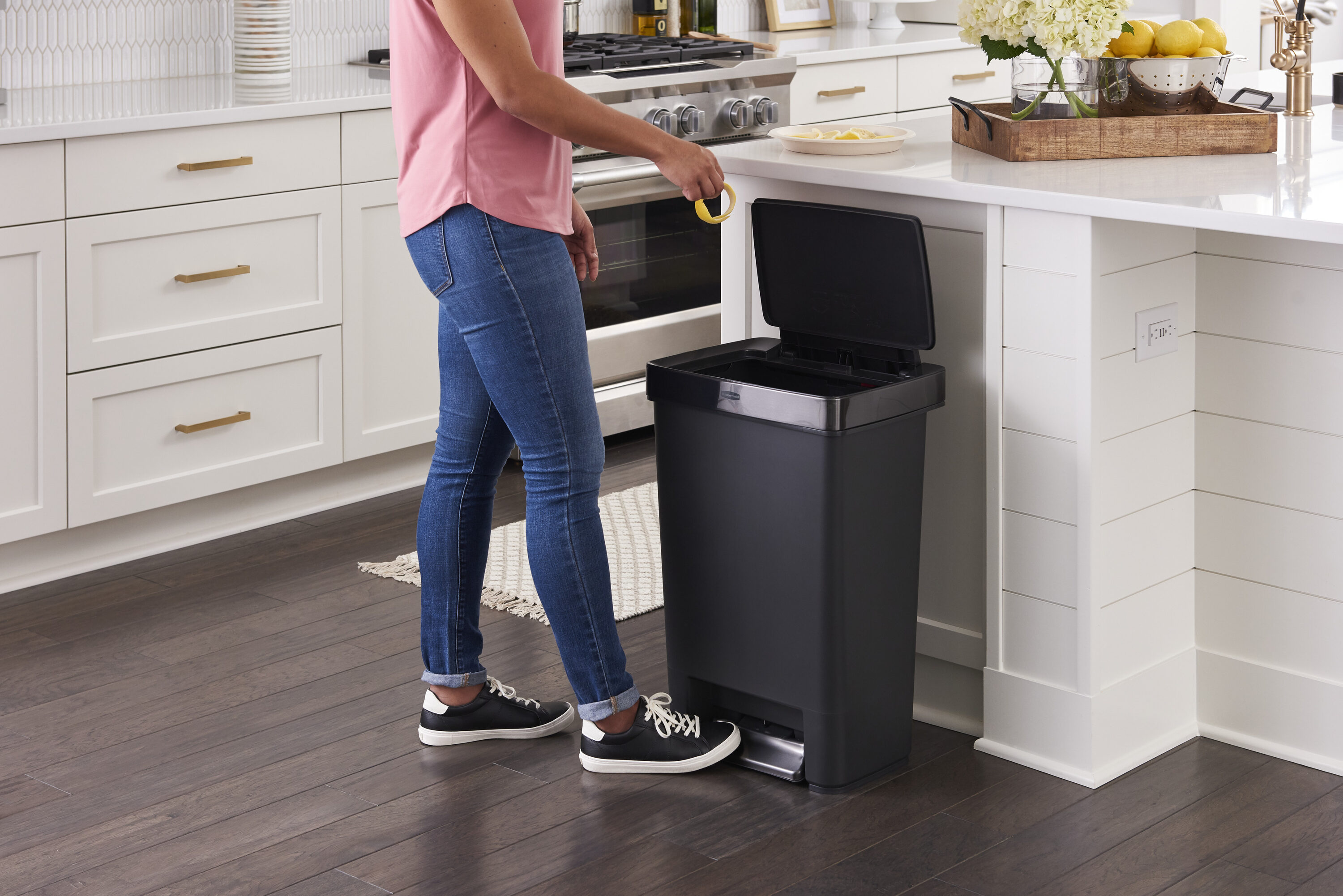 Rubbermaid 13 Gallon Charcoal Plastic Indoor Kitchen Step Trash Can In   62570112 