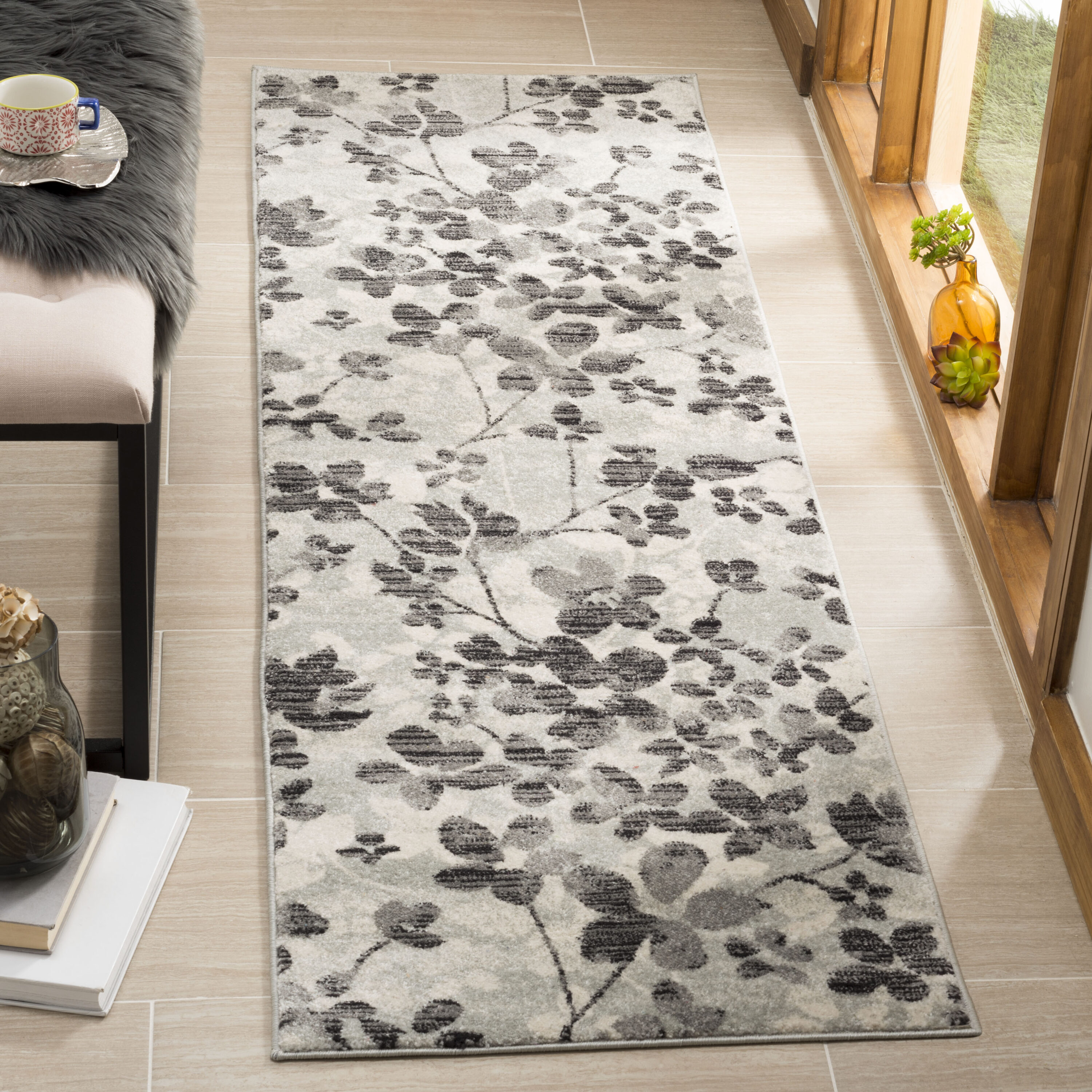 Safavieh EVK236R-27 Evoke Maxwell 2 x 7 (ft) Loomed Synthetic Gray/Black Rectangular Indoor Floral/Botanical Farmhouse/Cottage Runner rug