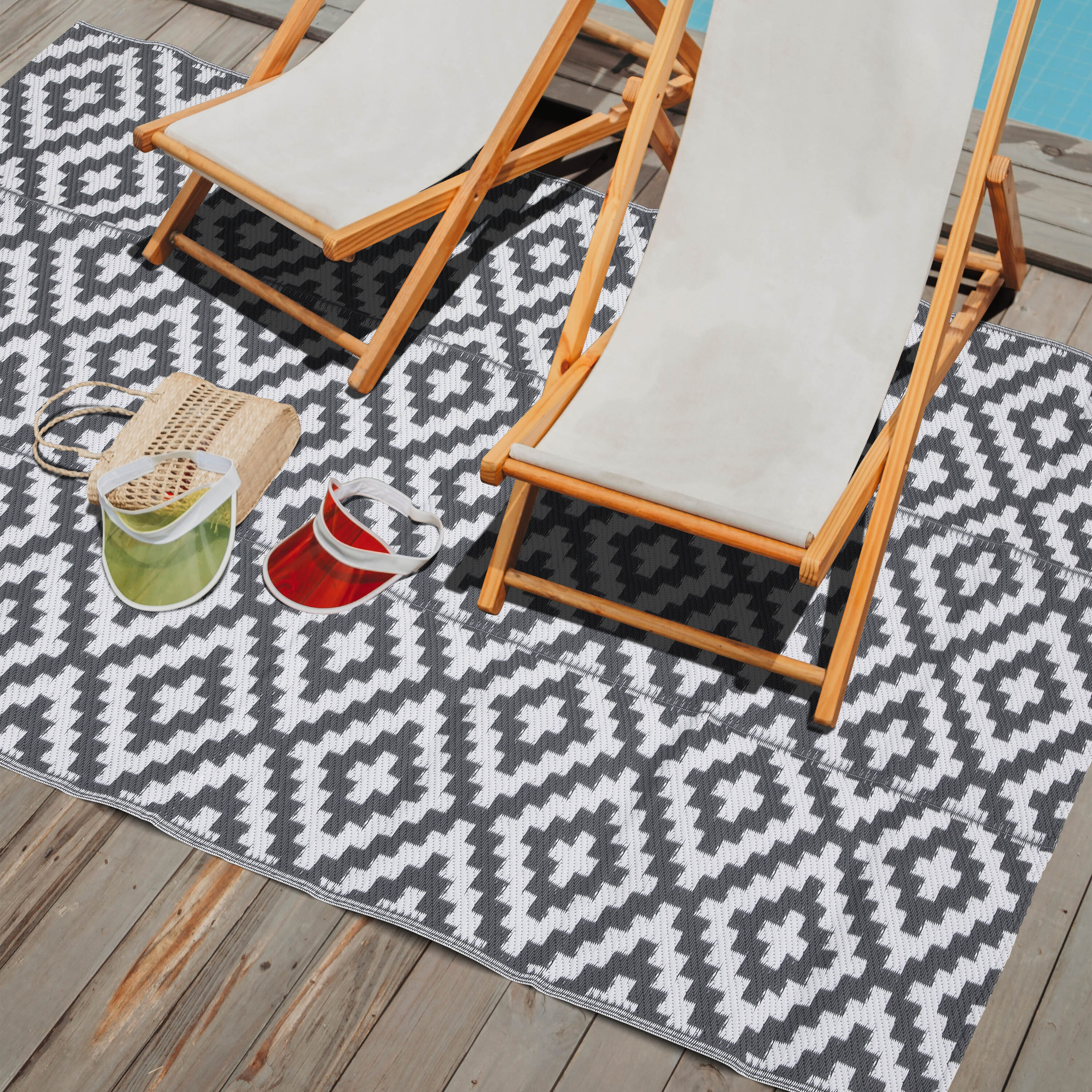 Nuu Garden 5 x 7 Gray and White Outdoor Geometric Area Rug in the Rugs  department at