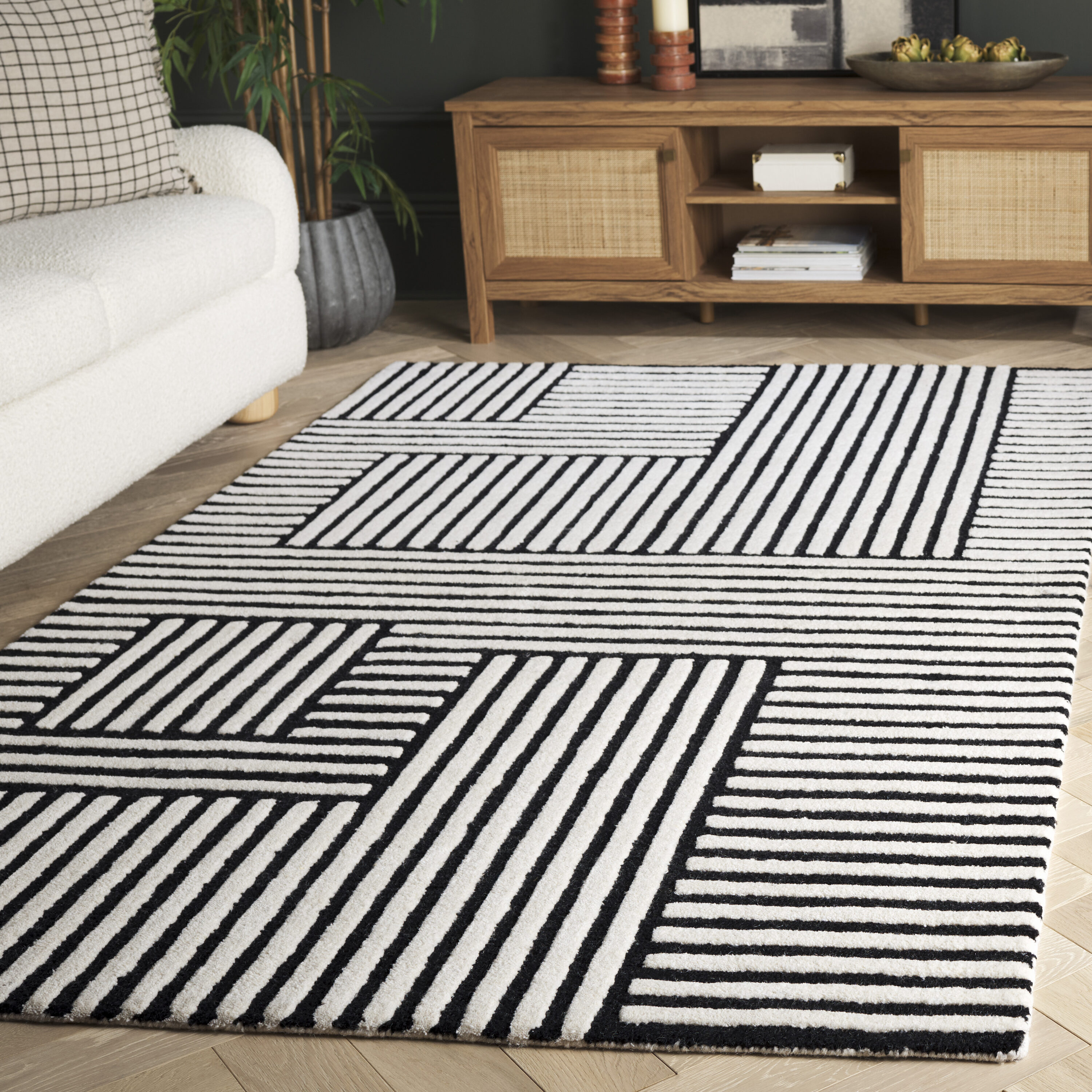  Chatham 305 Ivory/Black Contemporary 5ft x 8ft Medium Rectangle Rug