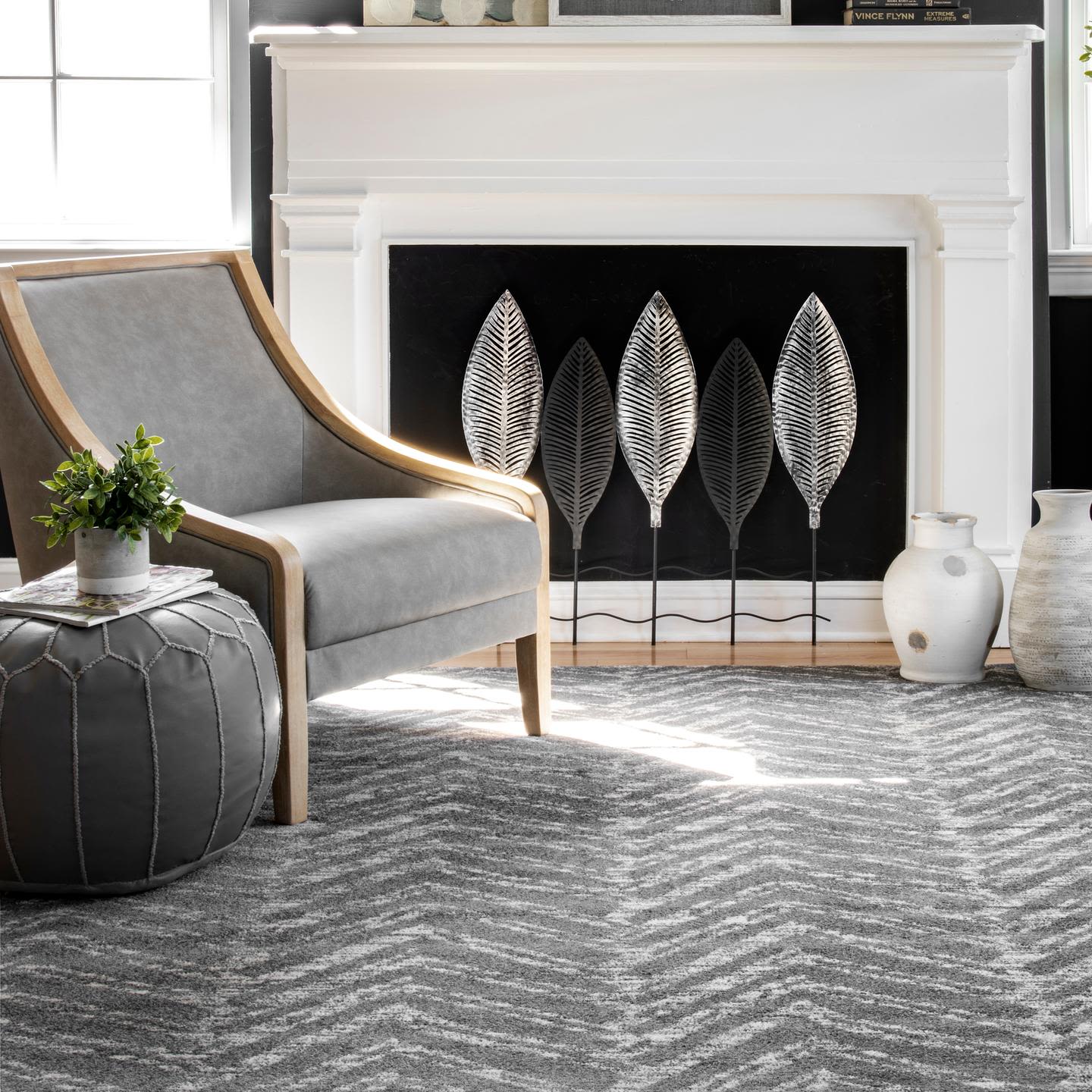 Reversible Rectangular Gray Synthetic 5' x 7' Easy-Care Rug
