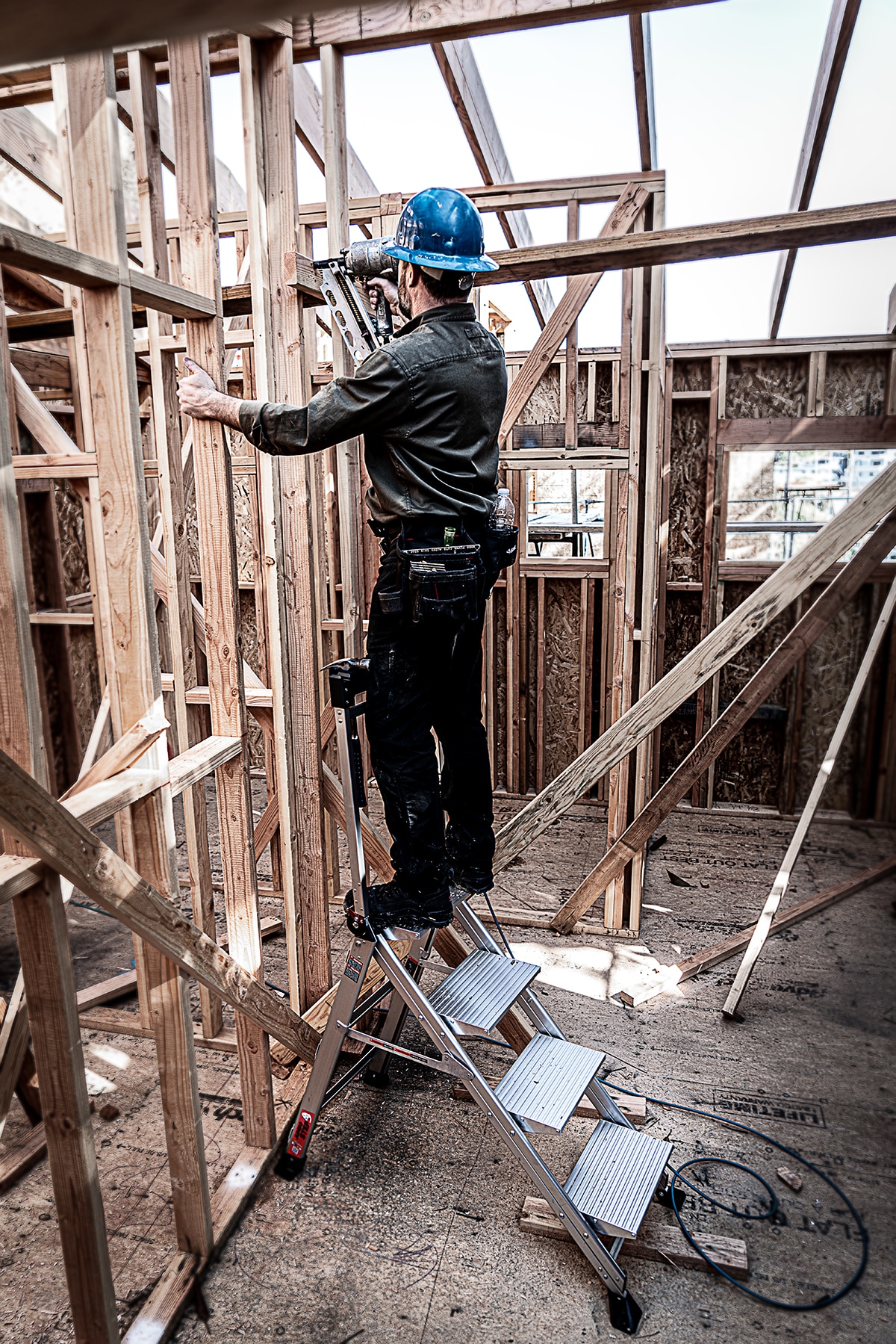 Little Giant Ladders 11904 step - View #12