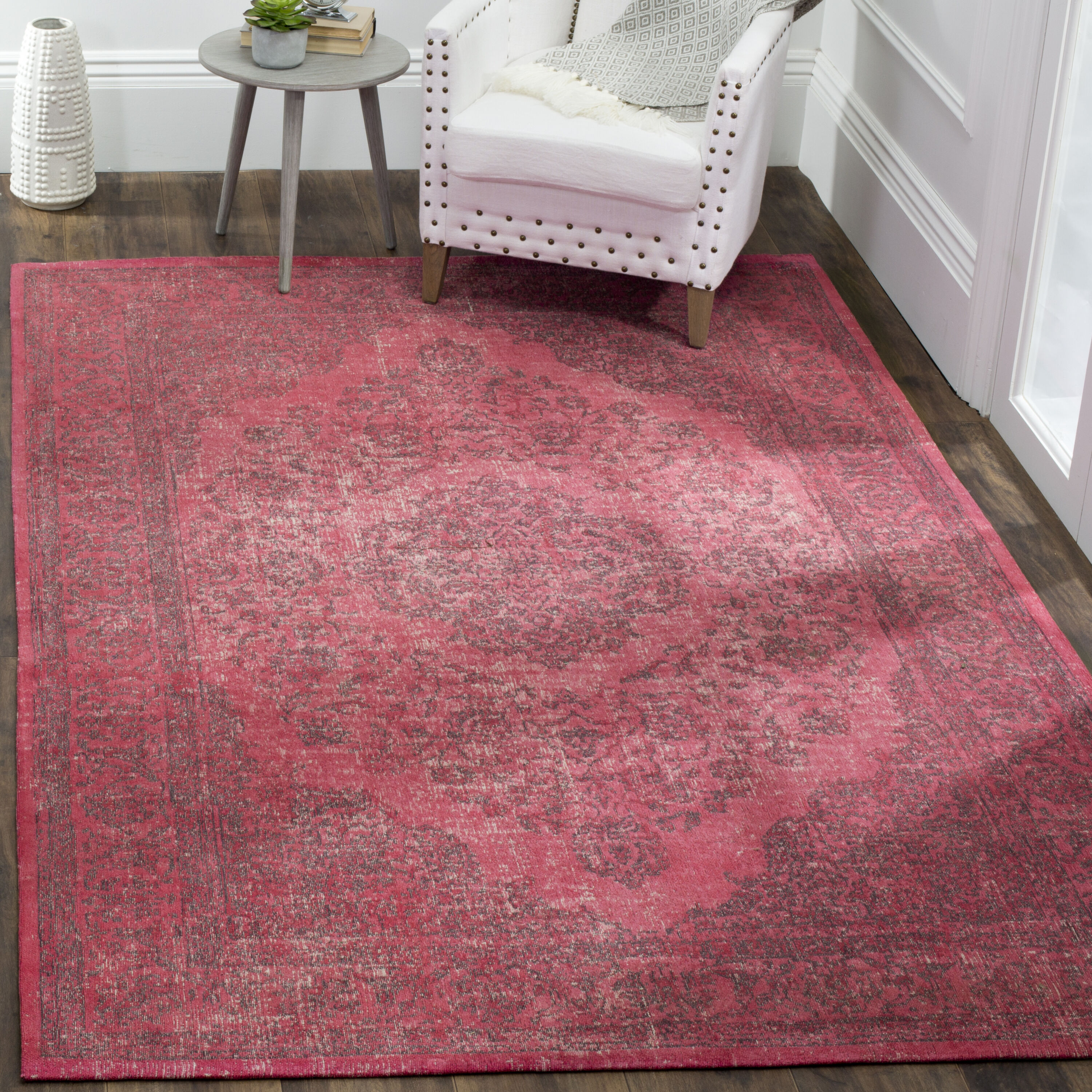 Safavieh CLV121G-4 Classic Vintage Bornez 4 x 6 (ft) Loomed Cotton Fuchsia Rectangular Indoor Distressed/Overdyed Vintage Area rug