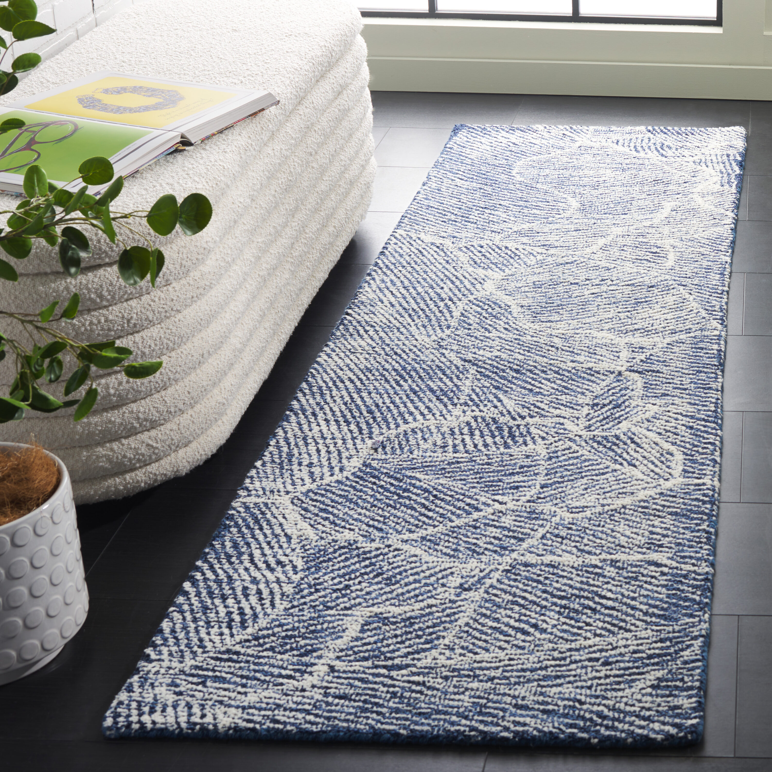  Metro 999 Navy/Ivory Solid / Tonal 2ft-3in x 8ft Runner Rug
