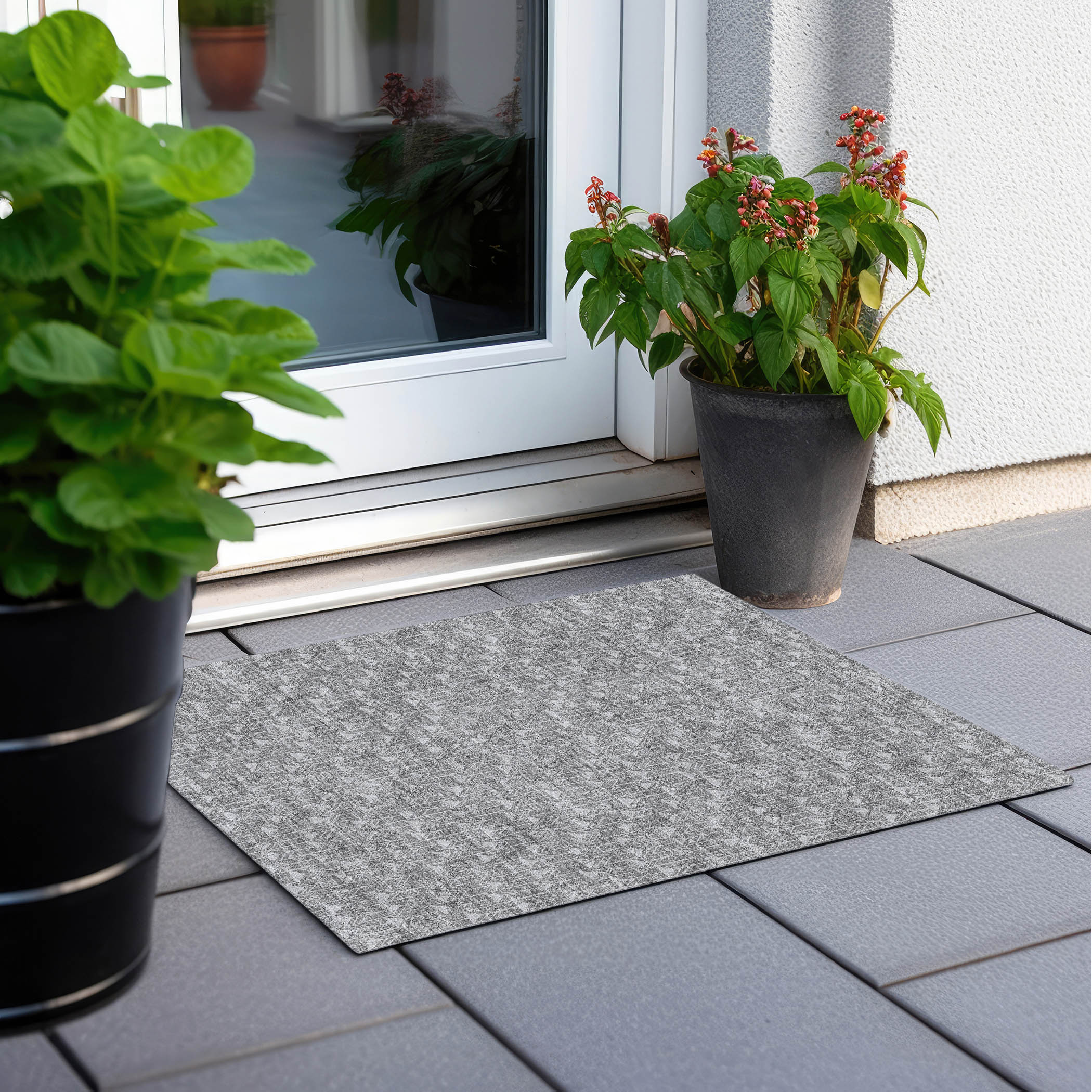 Gray Geometric Machine-Washable Rectangular Area Rug