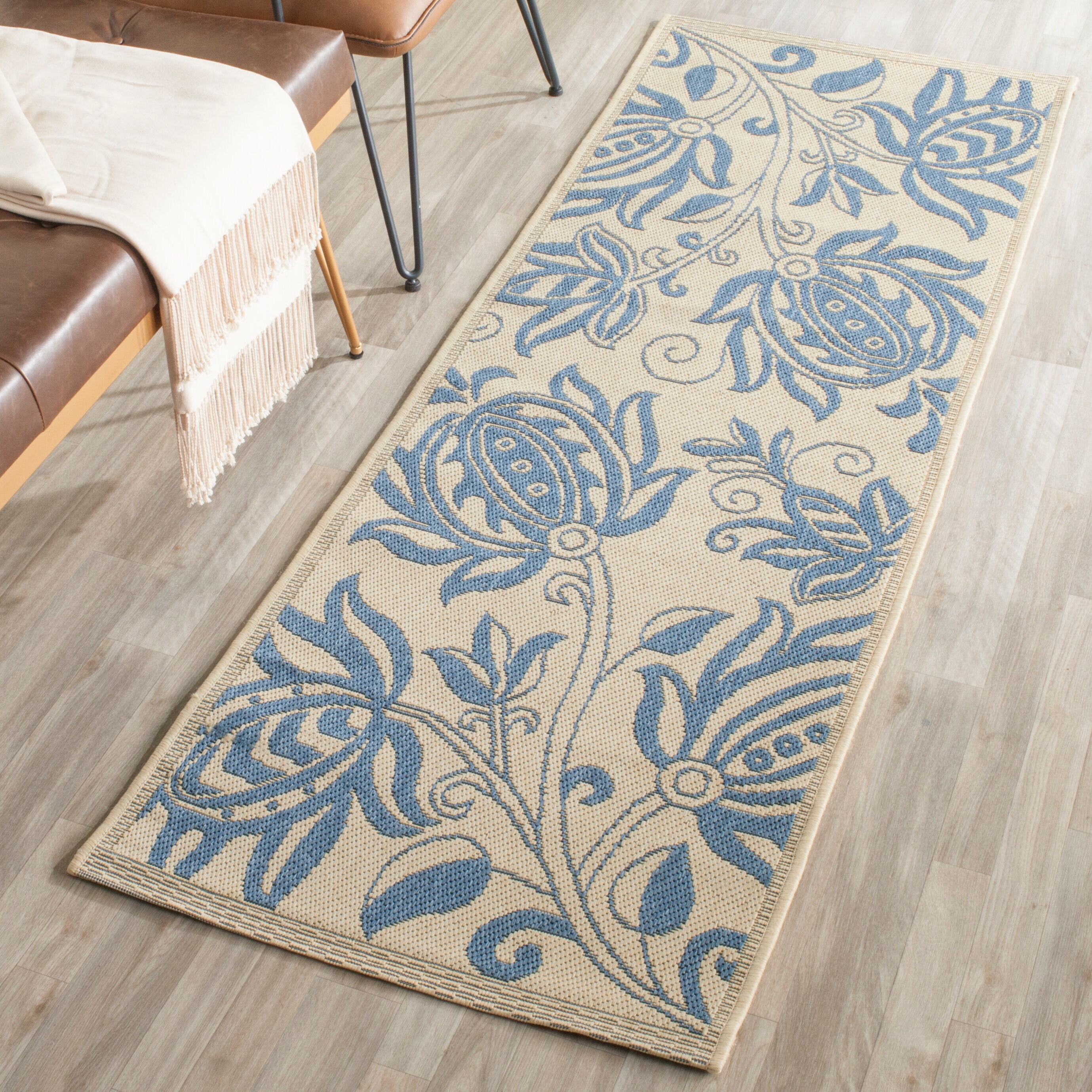 Safavieh CY2961-3101-210 Courtyard Blossums 2 x 10 (ft) Loomed Polypropylene Natural/Blue Rectangular Indoor/Outdoor Floral/Botanical Coastal Runner rug
