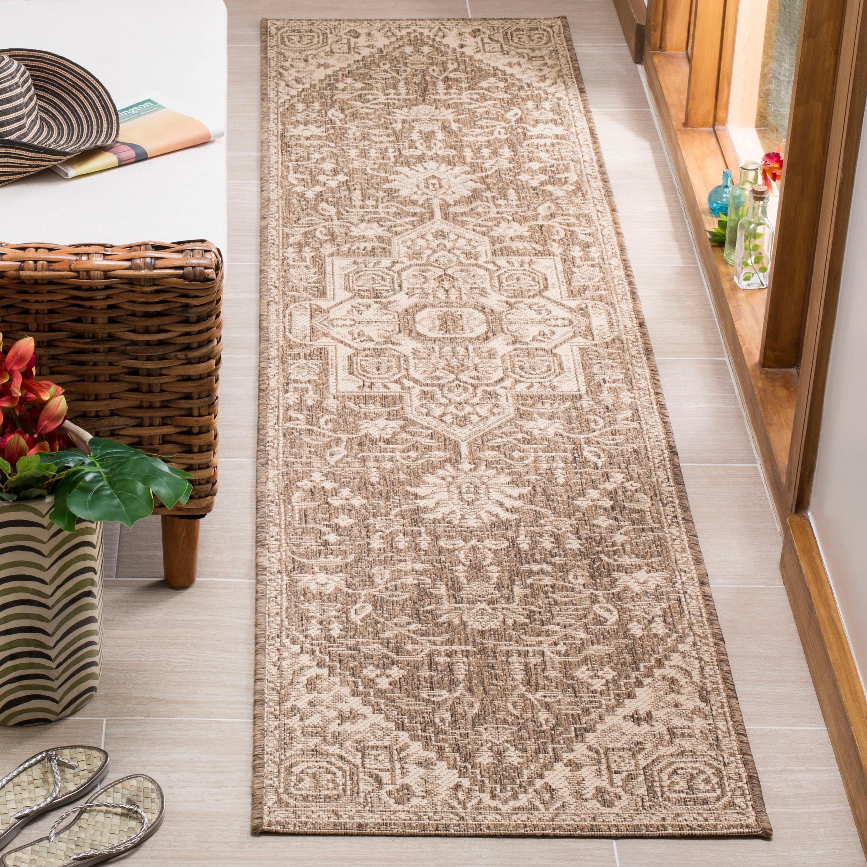 Safavieh LND138A-210 Linden Efmorfia 2 x 10 (ft) Loomed Polypropylene Cream/Beige Rectangular Indoor Floral/Botanical Vintage Runner rug