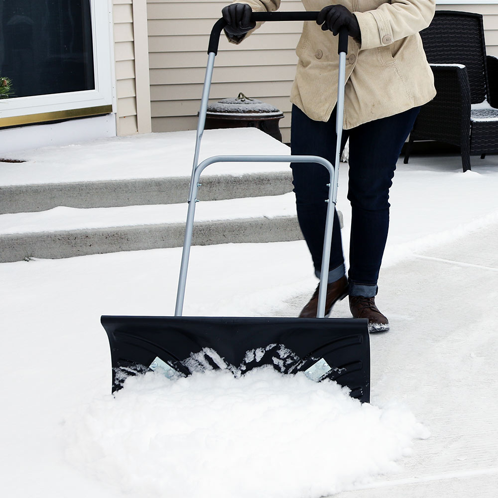 Sunnydaze Decor 26-in Plastic Snow Shovel 47-in Steel Handle in the Snow  Shovels department at