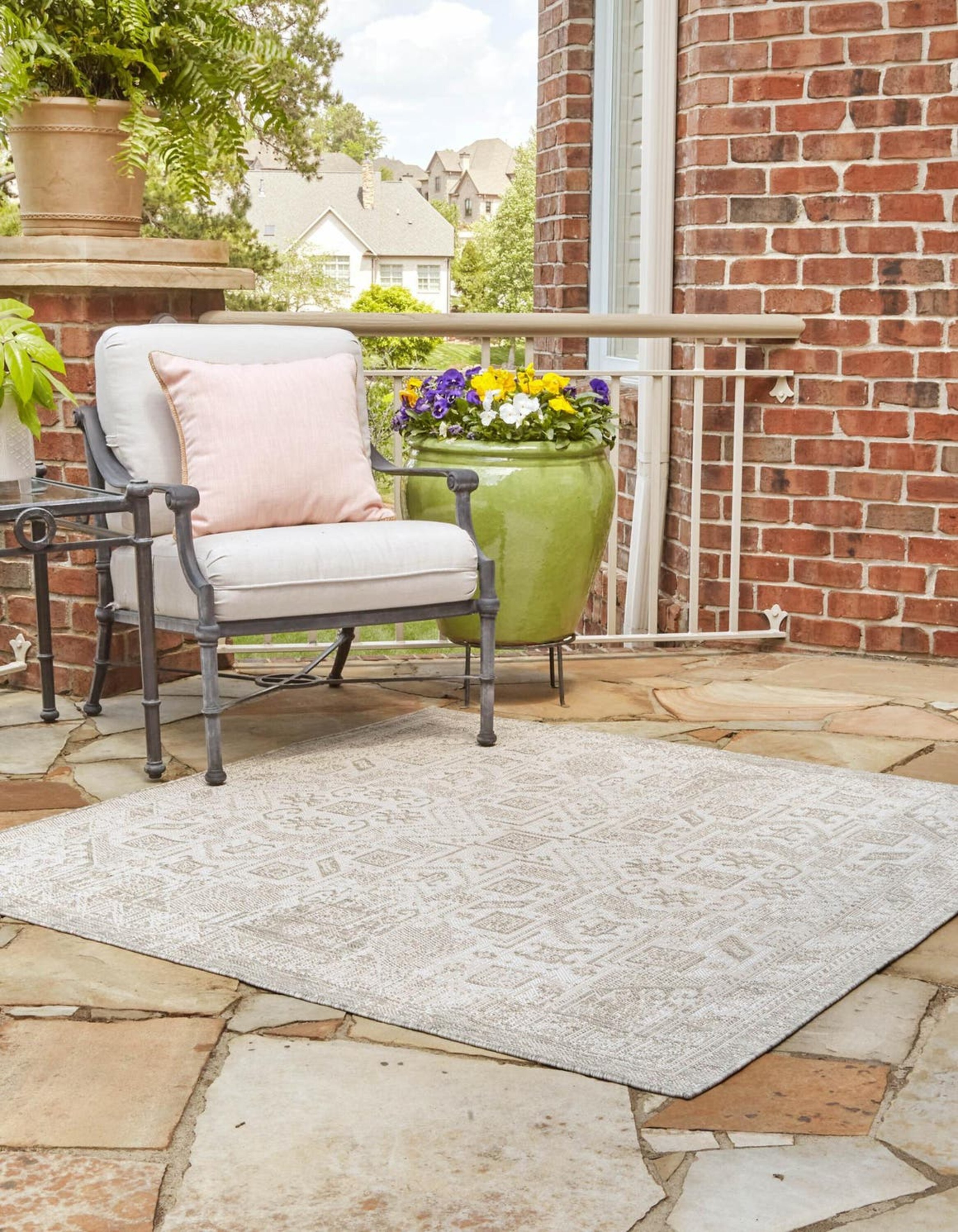 Unique Loom 3162411 Outdoor Aztec 5 x 5 (ft) Loomed Polypropylene Light Gray Square Indoor/Outdoor Border Area rug