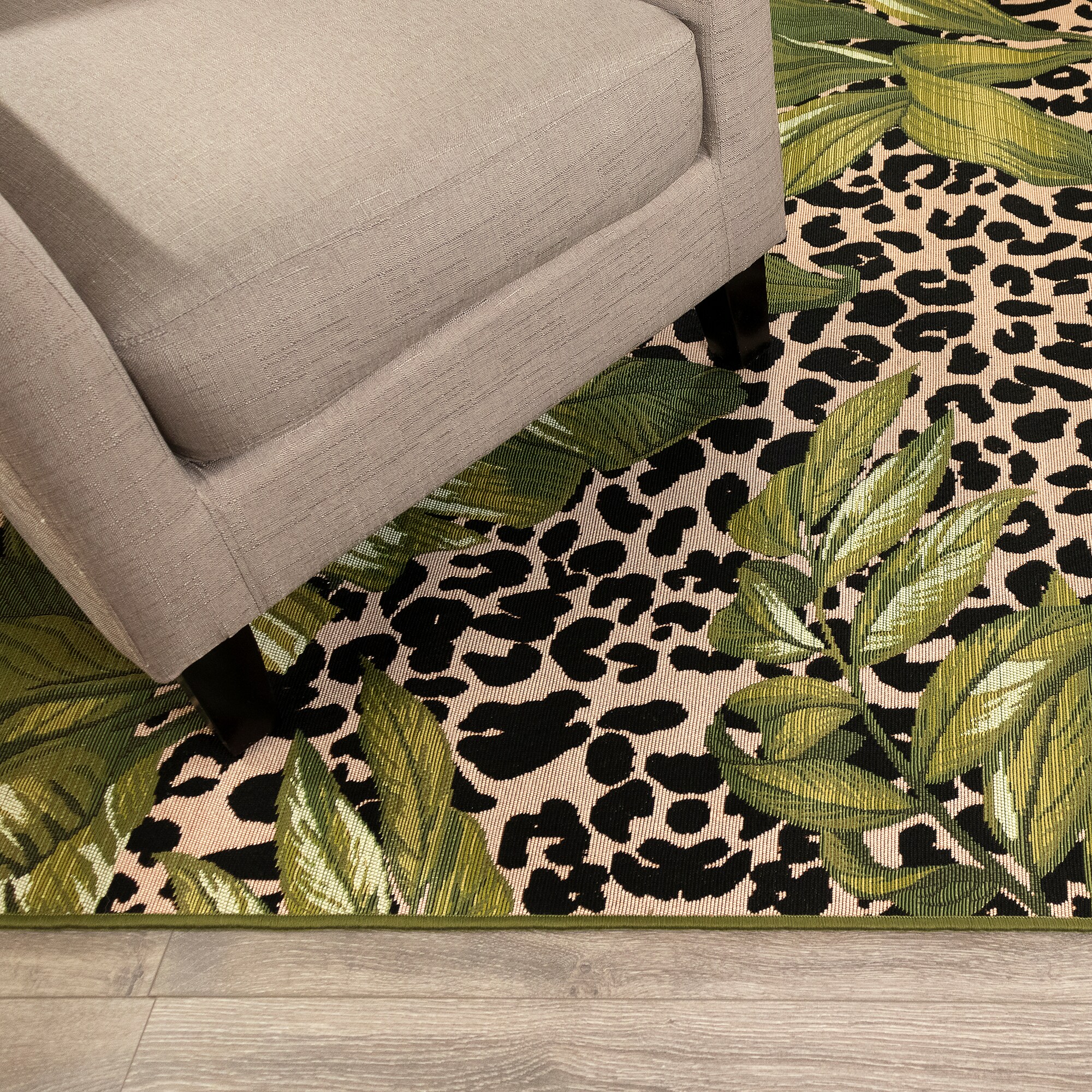 Round Black and Beige Tropical Leopard Print Indoor/Outdoor Rug