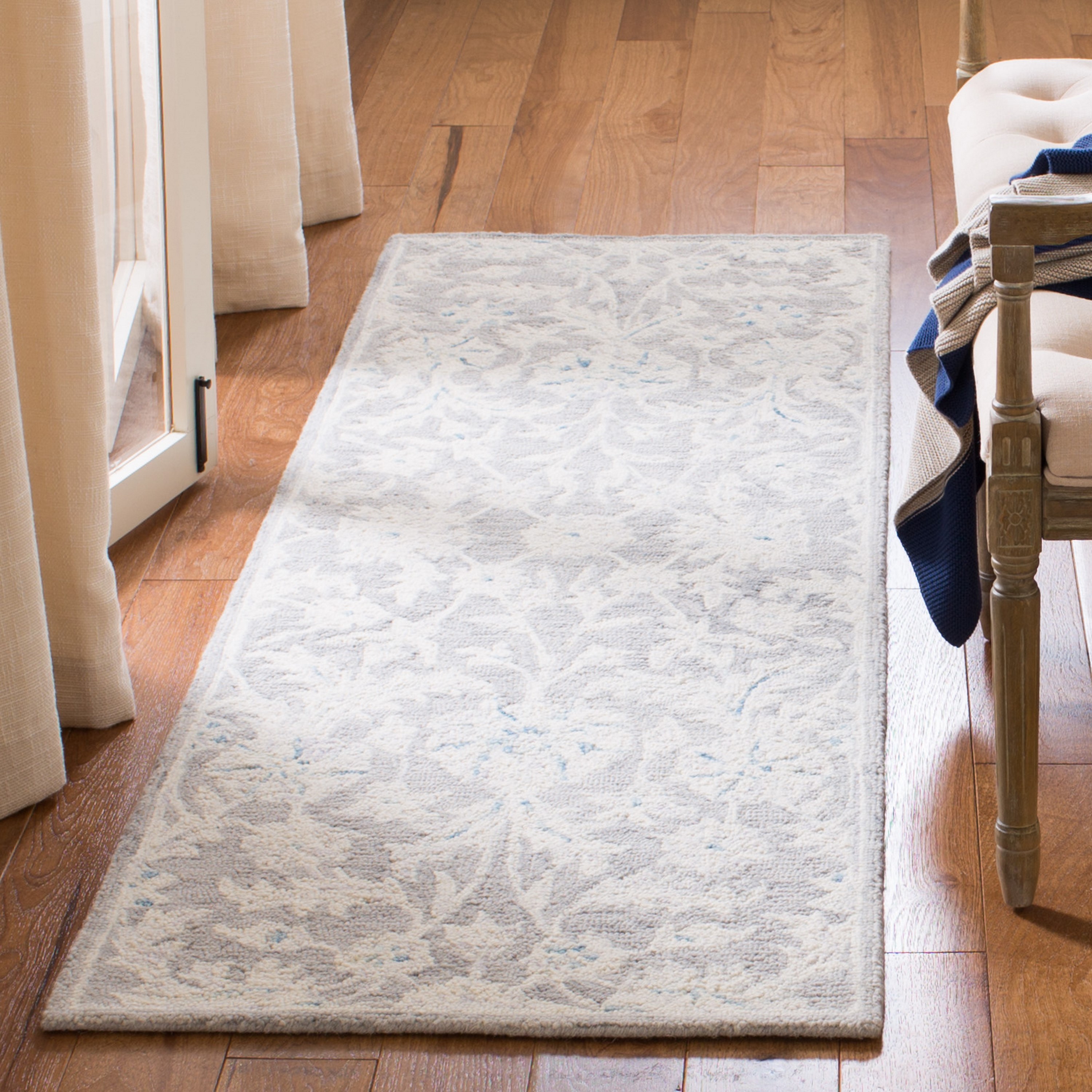 Safavieh MLP506F-27 Micro-Loop Passion 2 x 7 (ft) Tufted Wool Gray/Ivory Rectangular Indoor Floral/Botanical Vintage Runner rug
