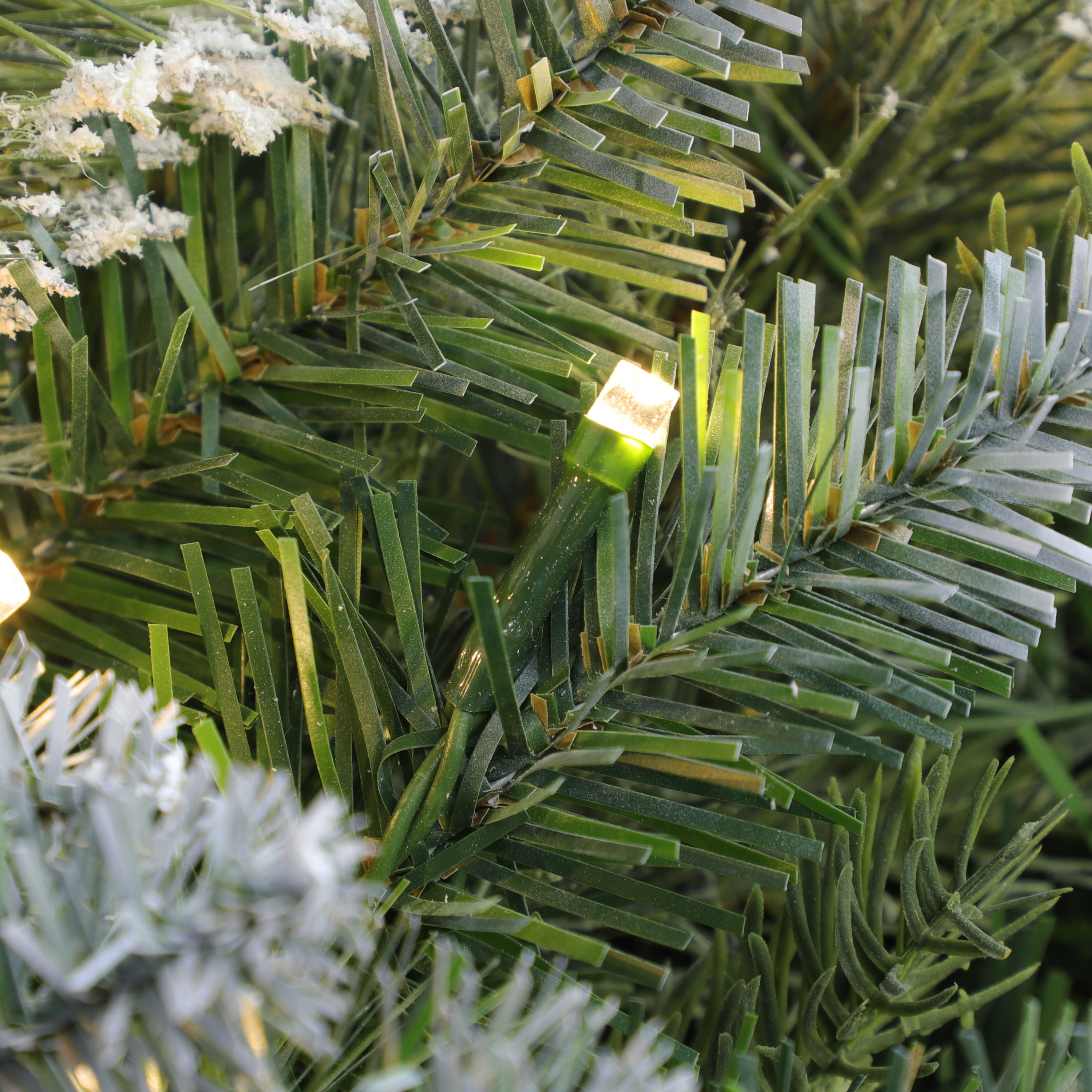 Holiday Living LW23-ST34-W26LDR4 Artificial-Christmas-Wreaths - View #7