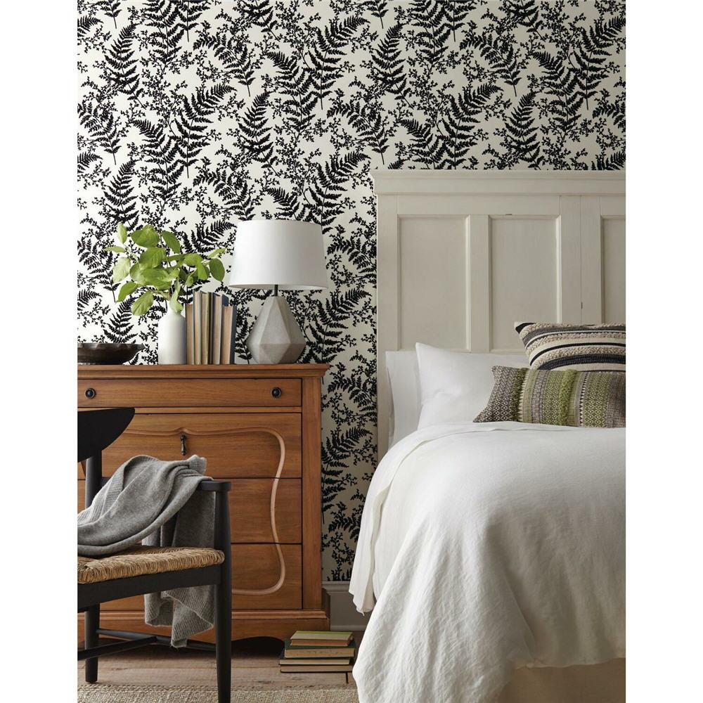 Magnolia Home ME1583 56-sq ft Black Non-woven Floral Unpasted Wallpaper