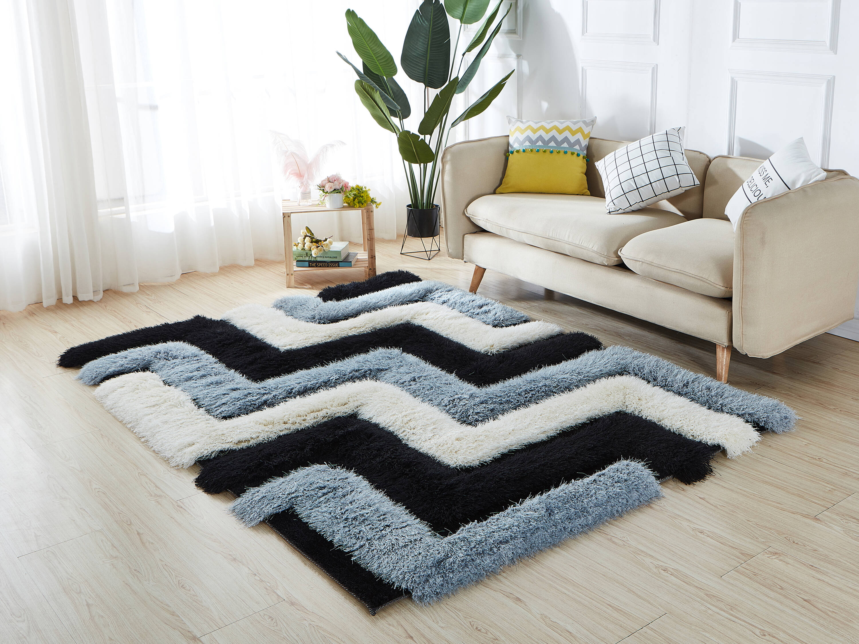 4'x5'5 Shag Rug Black - Room Essentials™