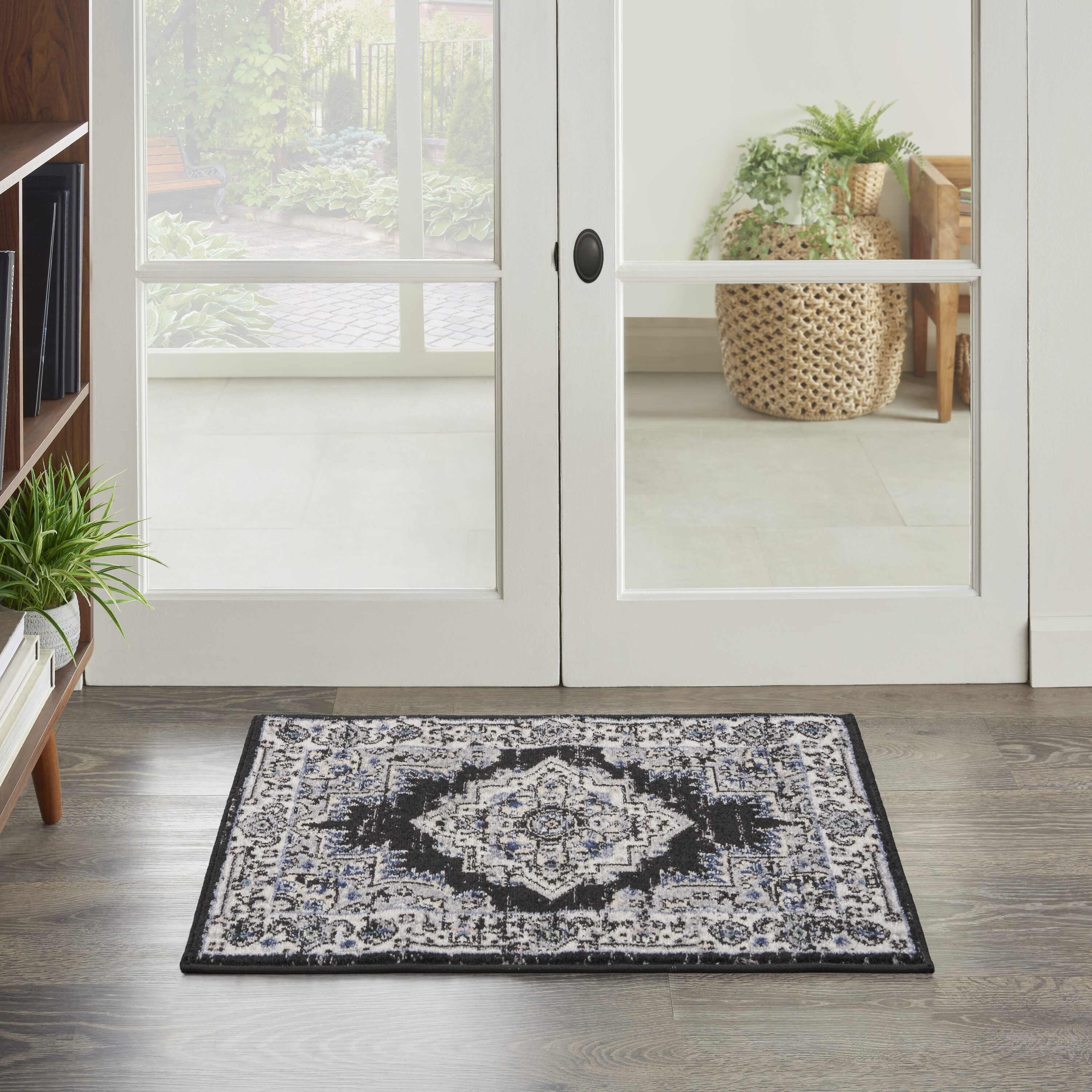 Nourison 099446018557 Passion 2 x 3 (ft) Loomed Polypropylene Black Ivory Rectangular Indoor Border Vintage Area rug