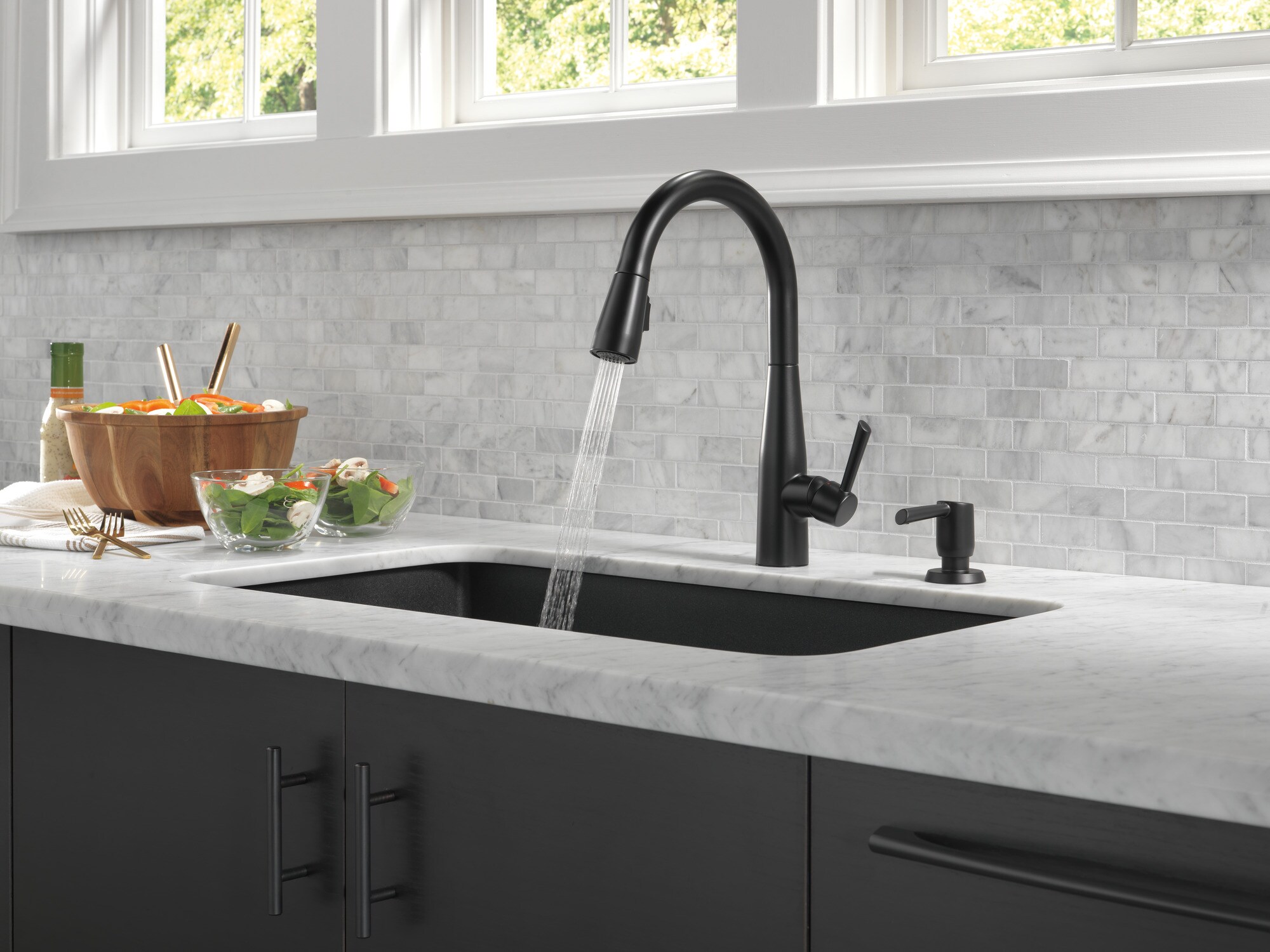 Matte Black Pull-Down Single Handle Kitchen Faucet