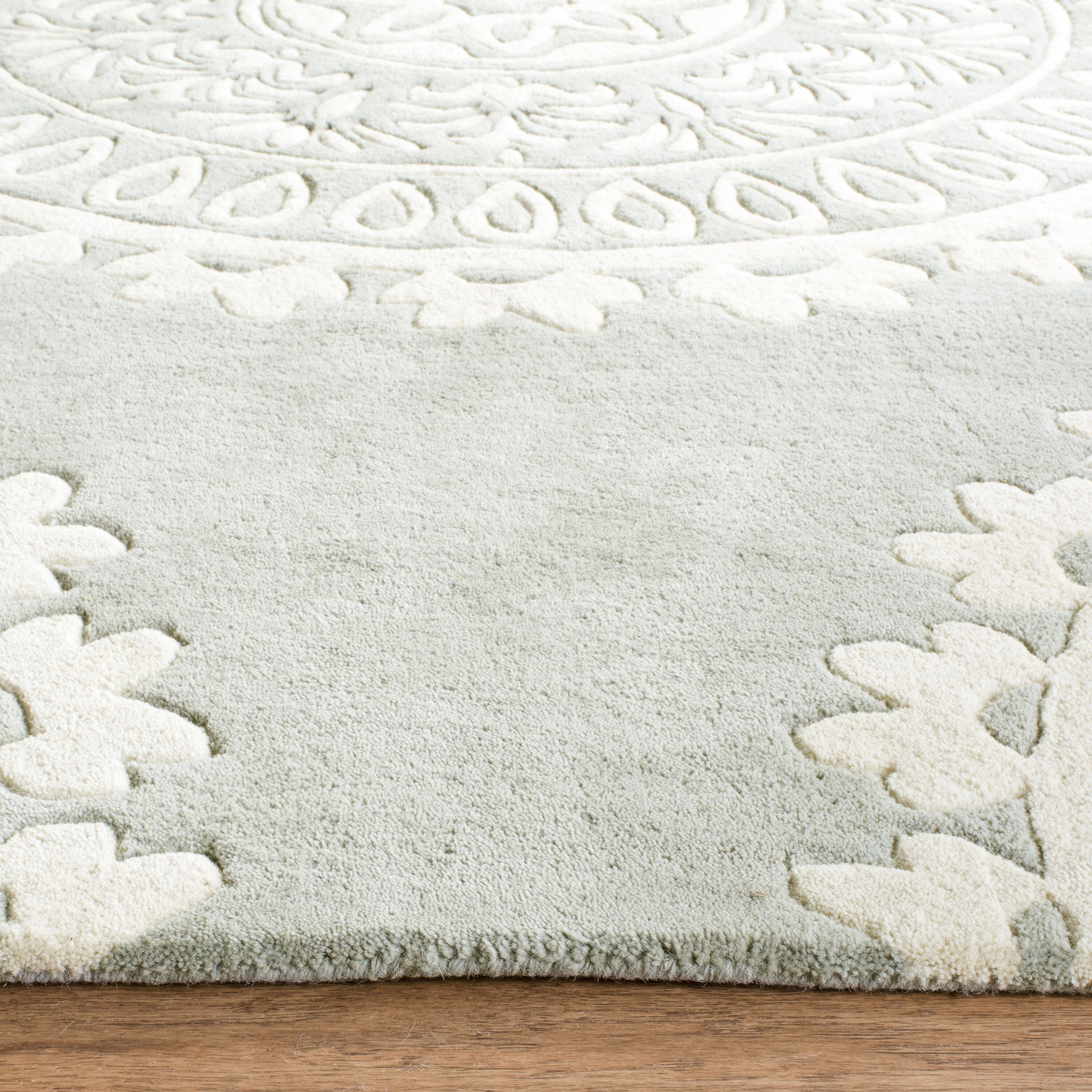 Bella Gray and Ivory Hand-Tufted Wool Area Rug