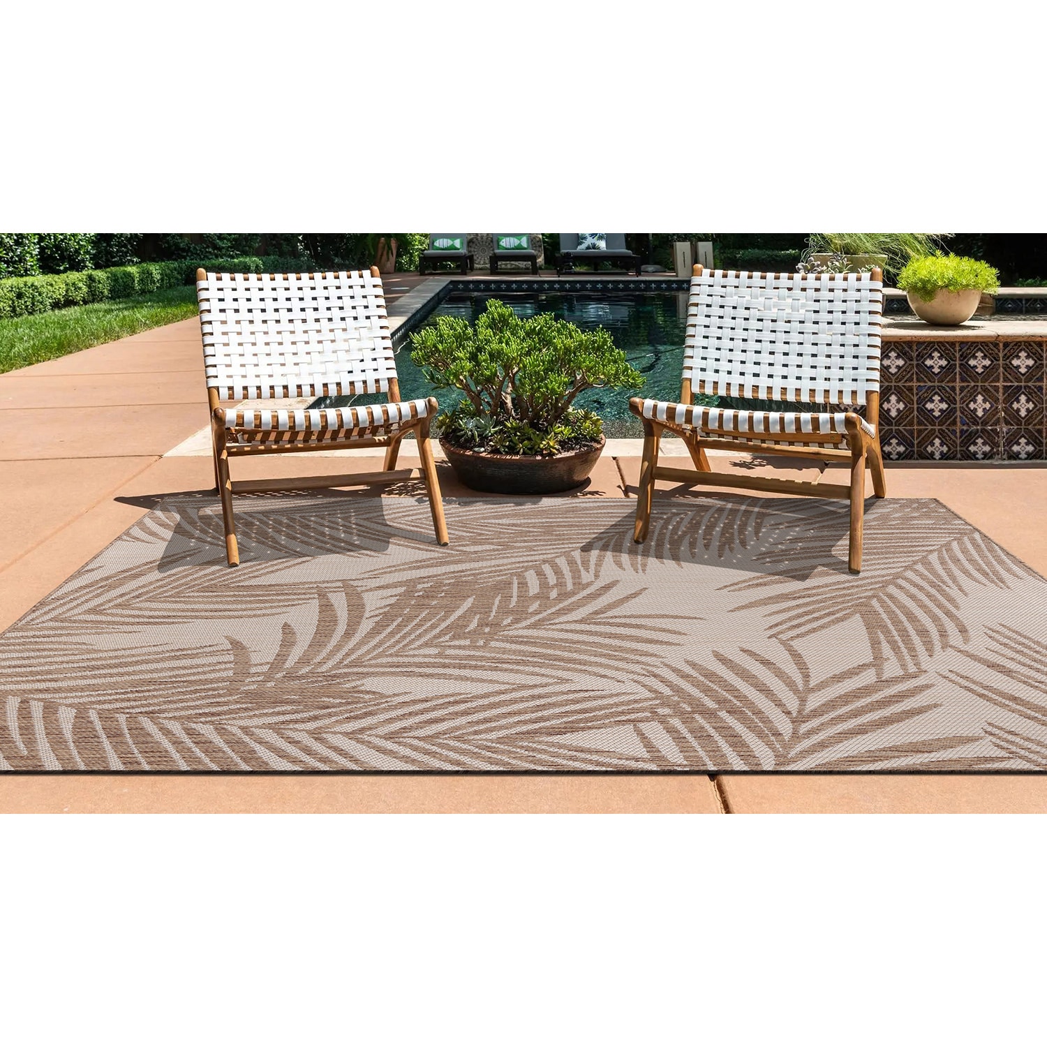 Brown Floral Synthetic Flat Woven Indoor/Outdoor Rug 5' x 7'