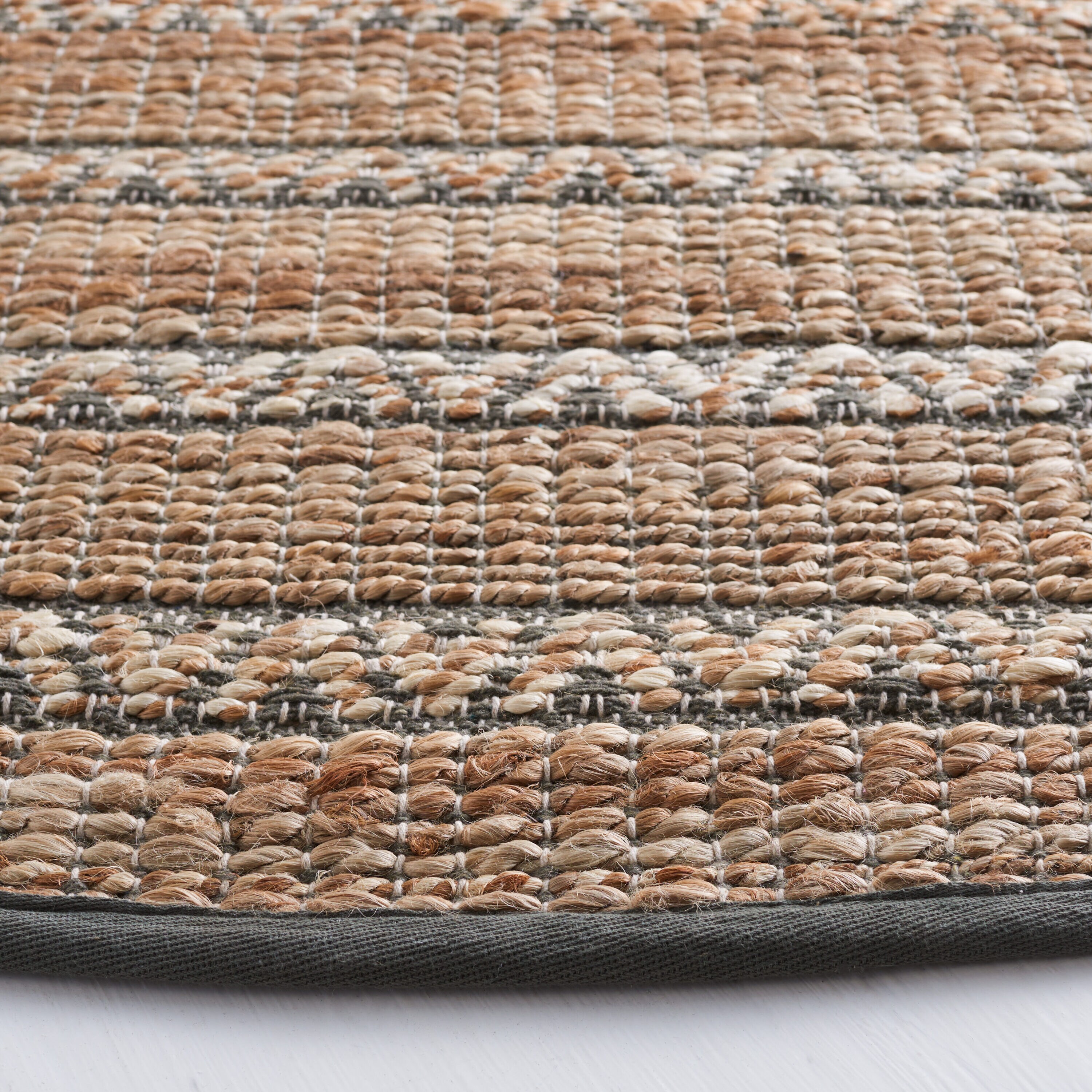 Safavieh NFB655X-7R rugs - View #3