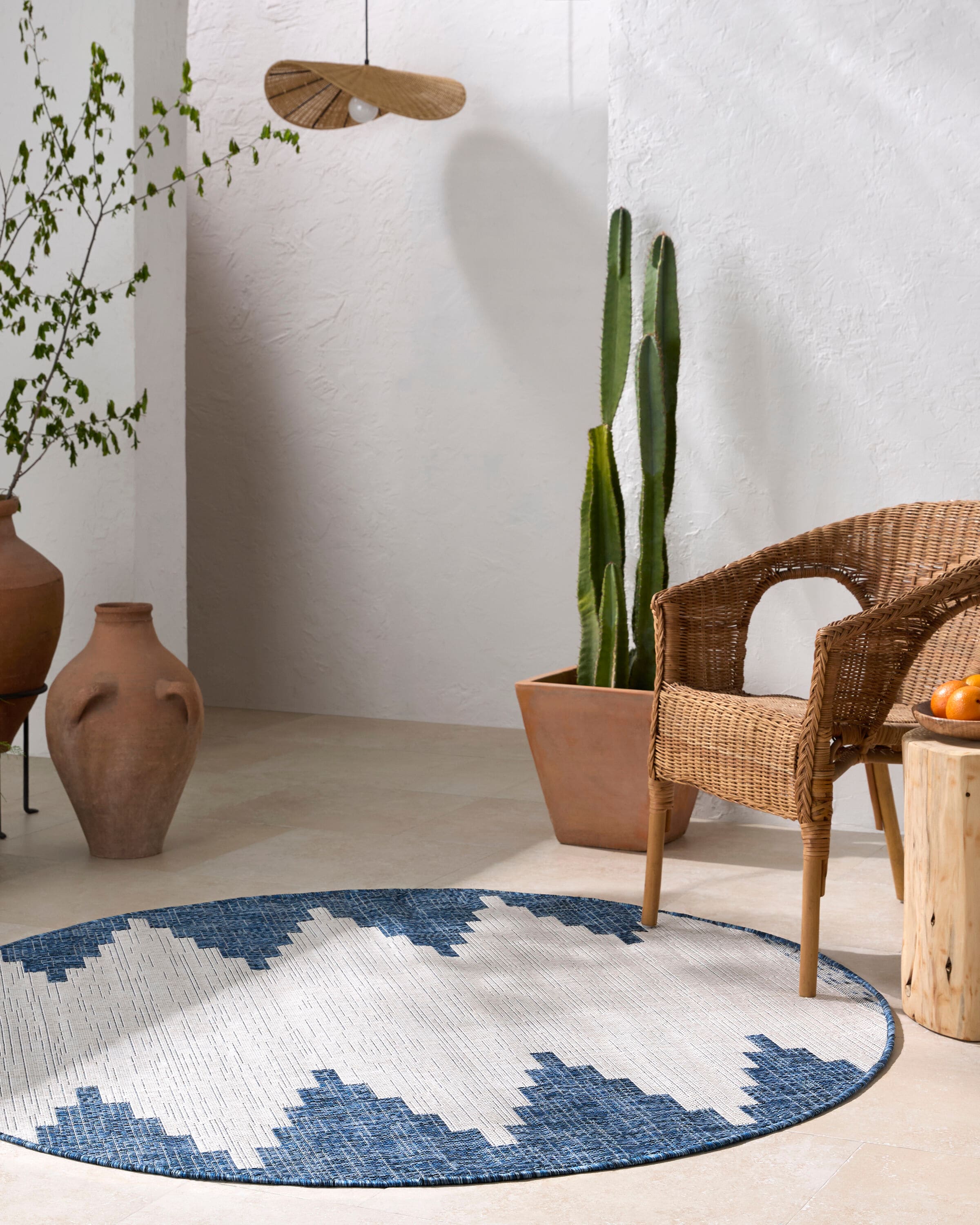 Livabliss EAG2355-53RD Eagean 5 x 5 (ft) Polypropylene Navy Round Indoor/Outdoor Geometric Mid-Century Modern Area rug