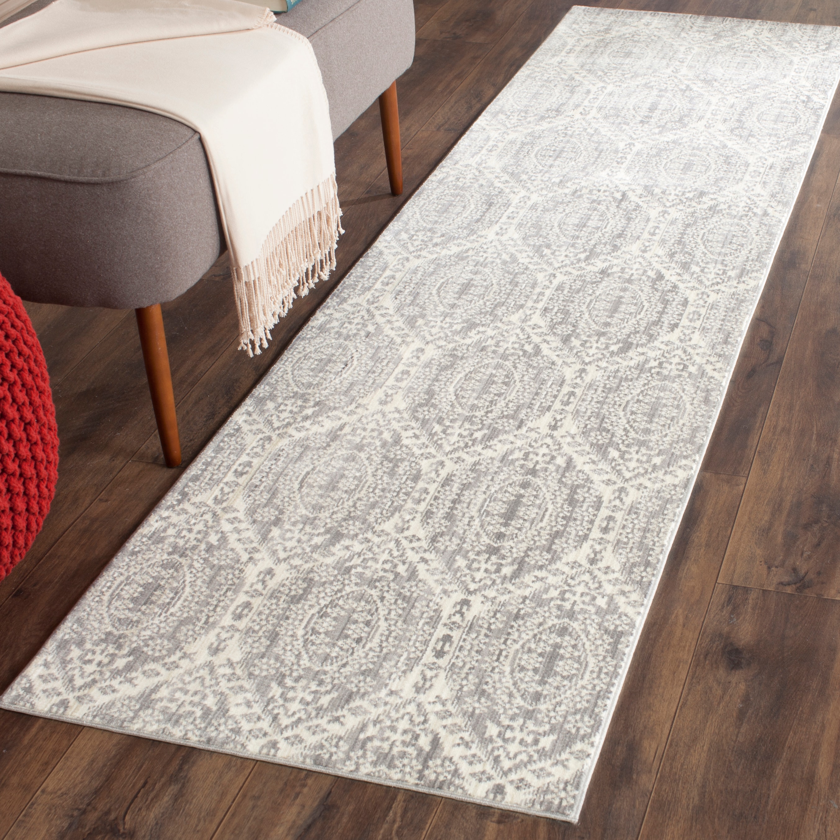 Safavieh VAL206A-210 Valencia Maxine 2 x 10 (ft) Loomed Polyester Gray/Cream Rectangular Indoor Floral/Botanical Runner rug