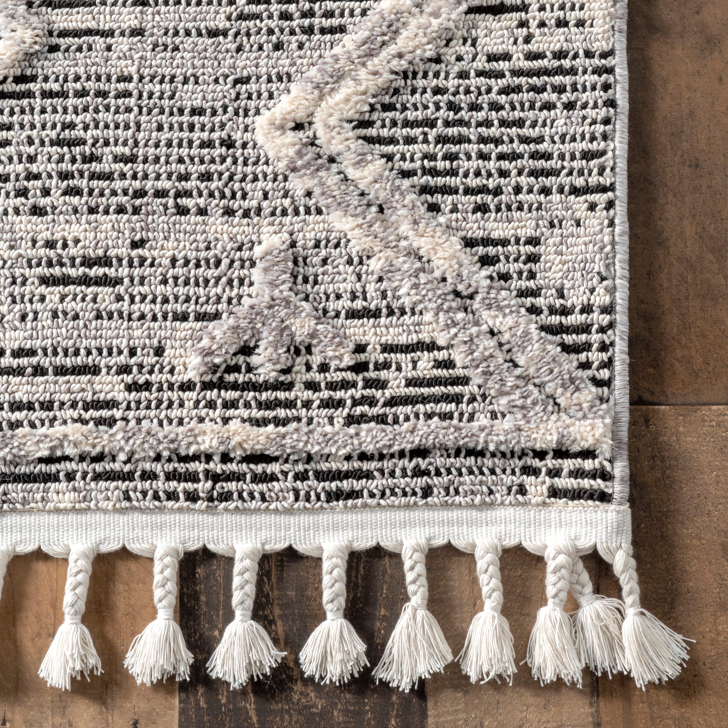 Gray Diamond Textured Tassel Area Rug, 3' x 5'