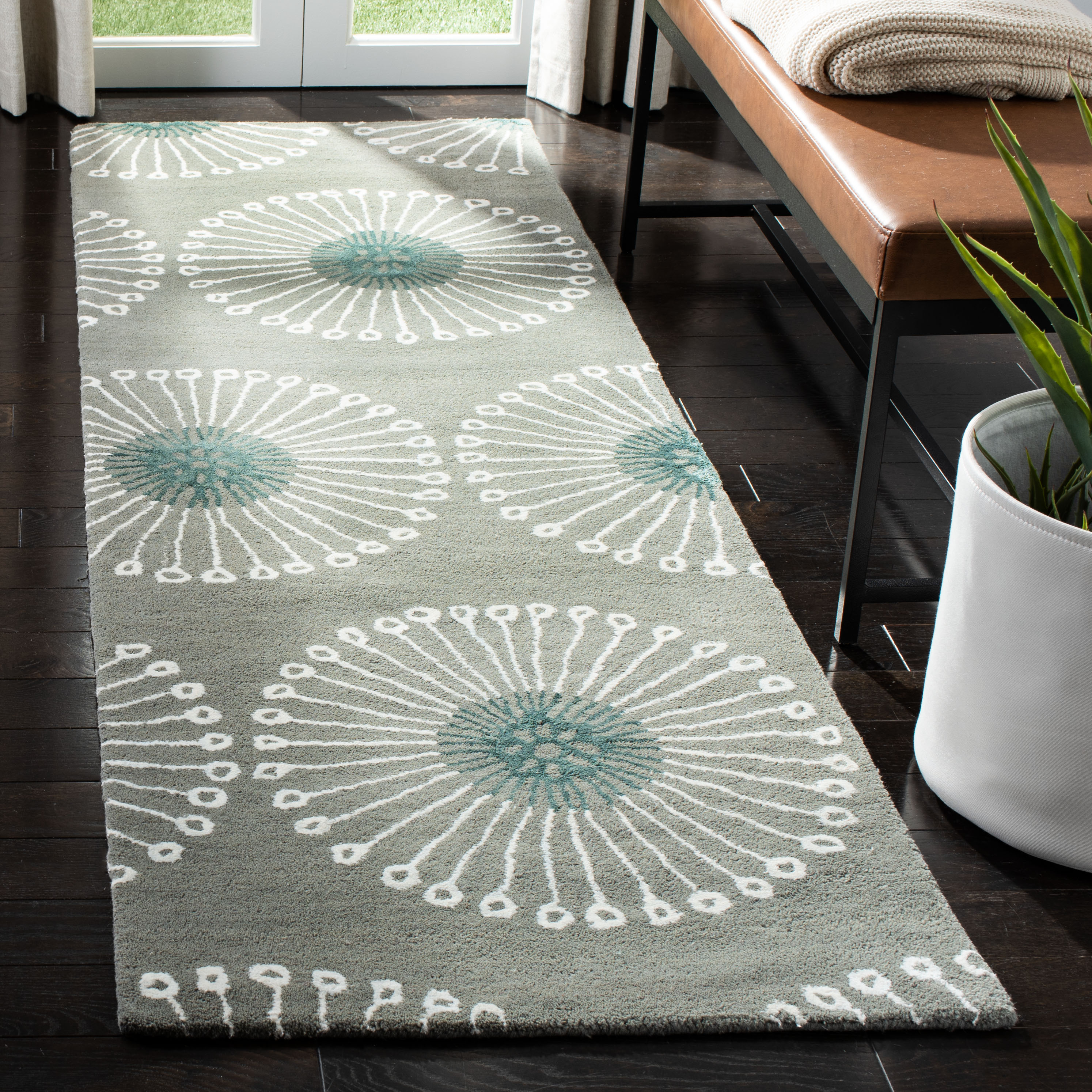 Safavieh SOH821C-210 Soho Kolo 2 x 10 (ft) Tufted Wool Gray/Ivory Rectangular Indoor Floral/Botanical Farmhouse/Cottage Runner rug