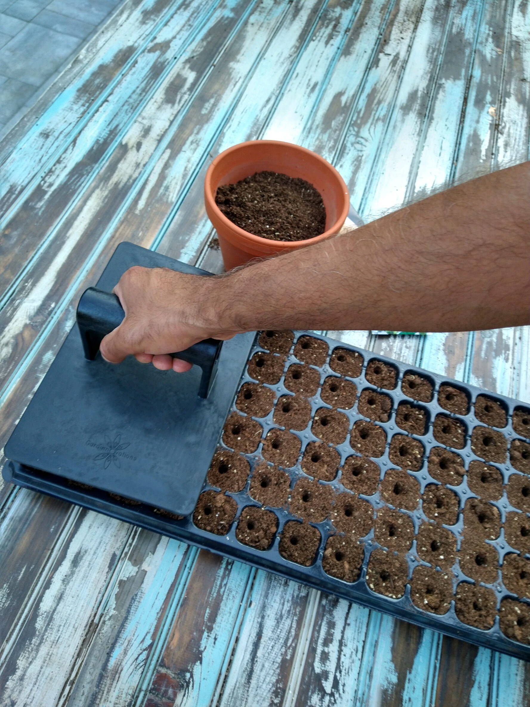 DINKY SOIL MIXER TRAY POT FILLER. - Morgan County Seeds