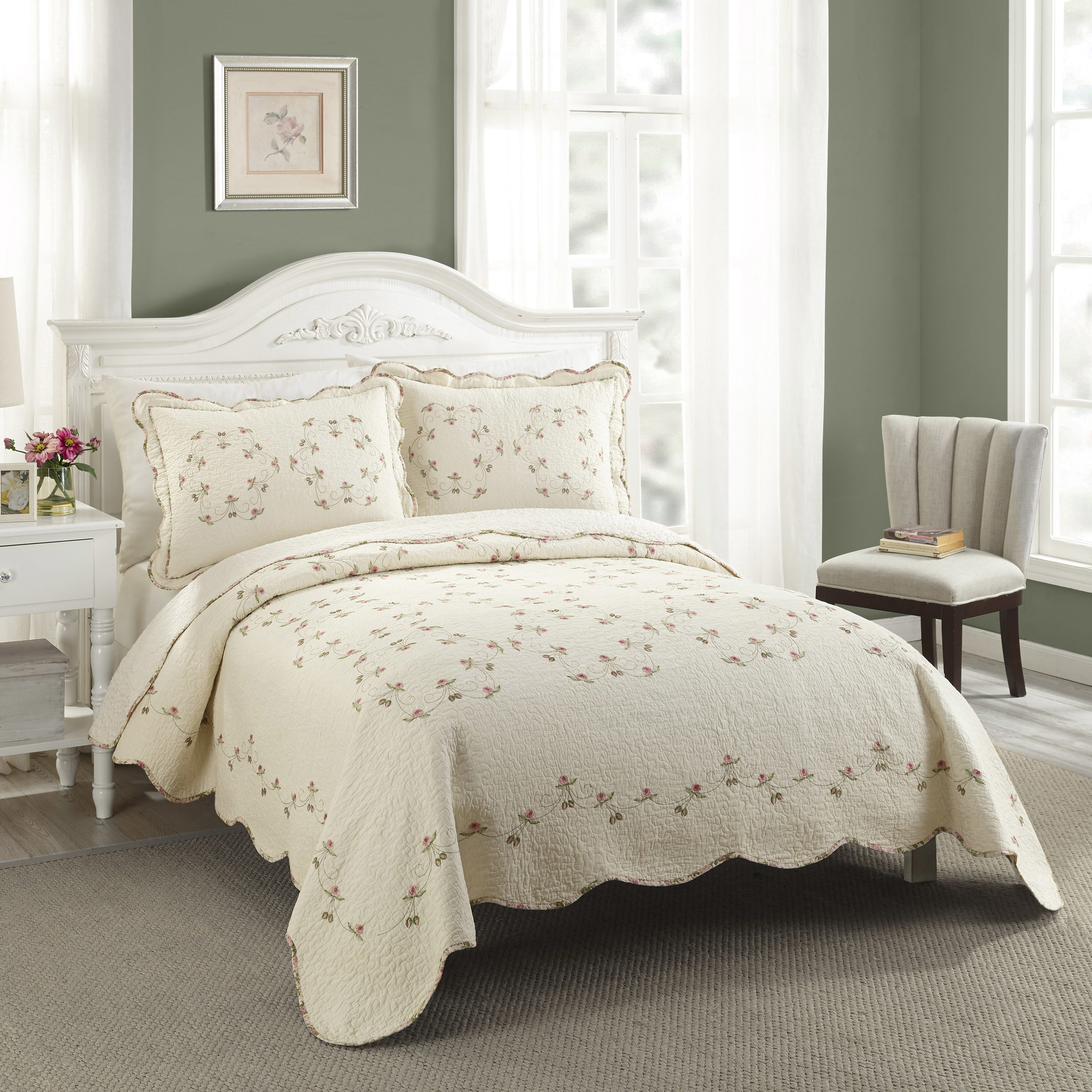 Modern Heirloom Felisa 3-Piece Off-white Full/Queen Quilt Set in the Bedding  Sets department at
