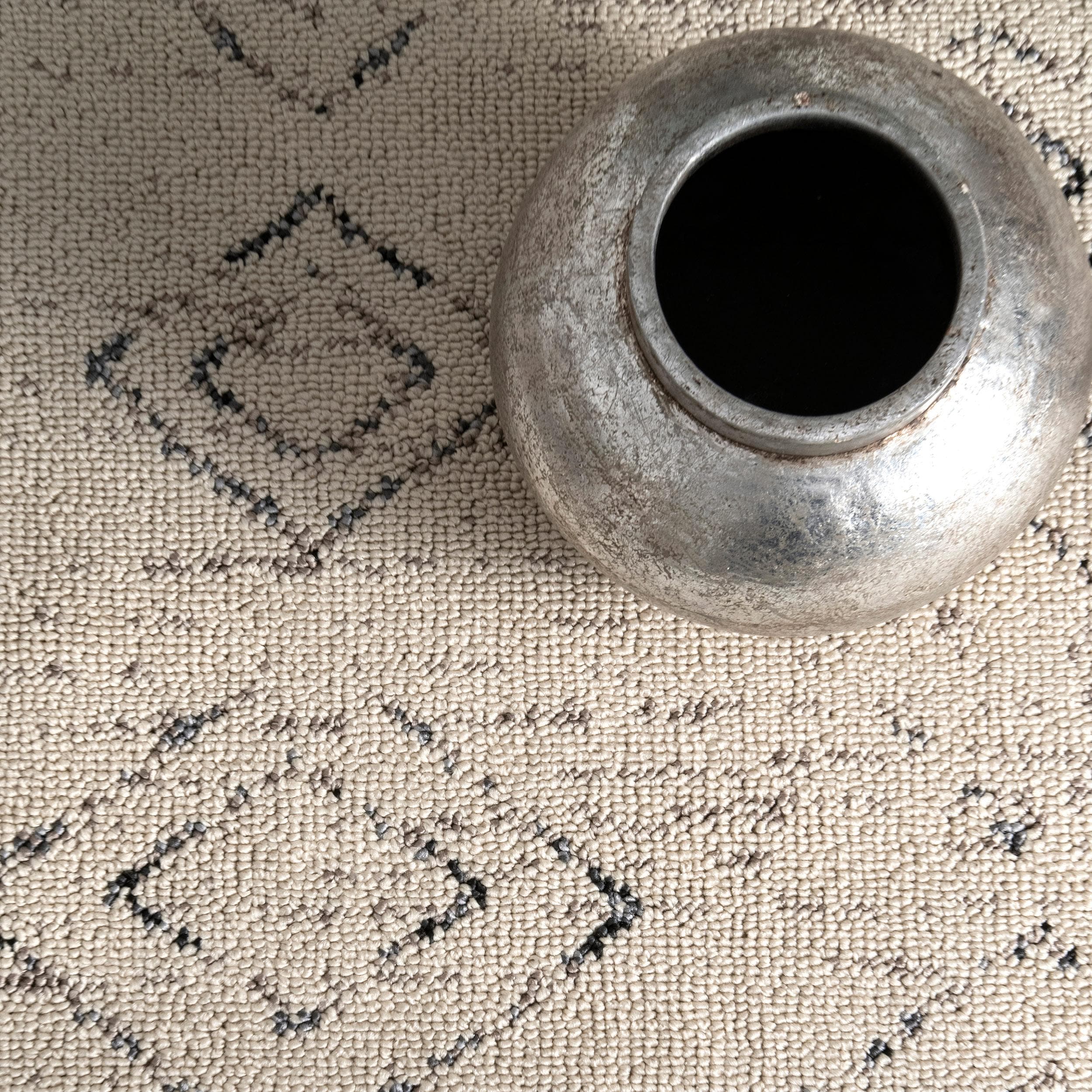 Ivory Geometric Braided 4' x 6' Easy-Care Polypropylene Rug