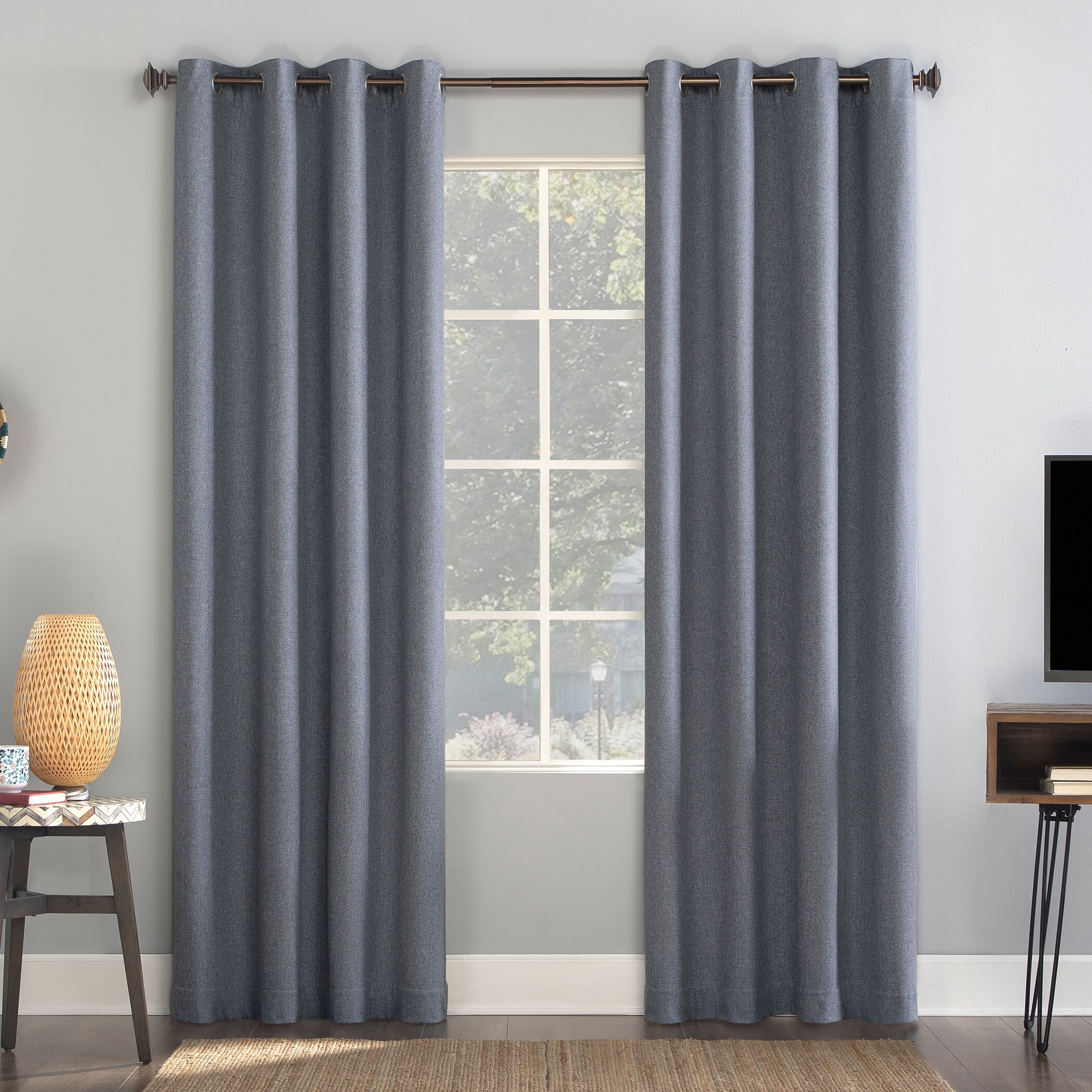 Sun Zero 84-in Chambray Blackout Standard Lined Grommet Single Curtain ...