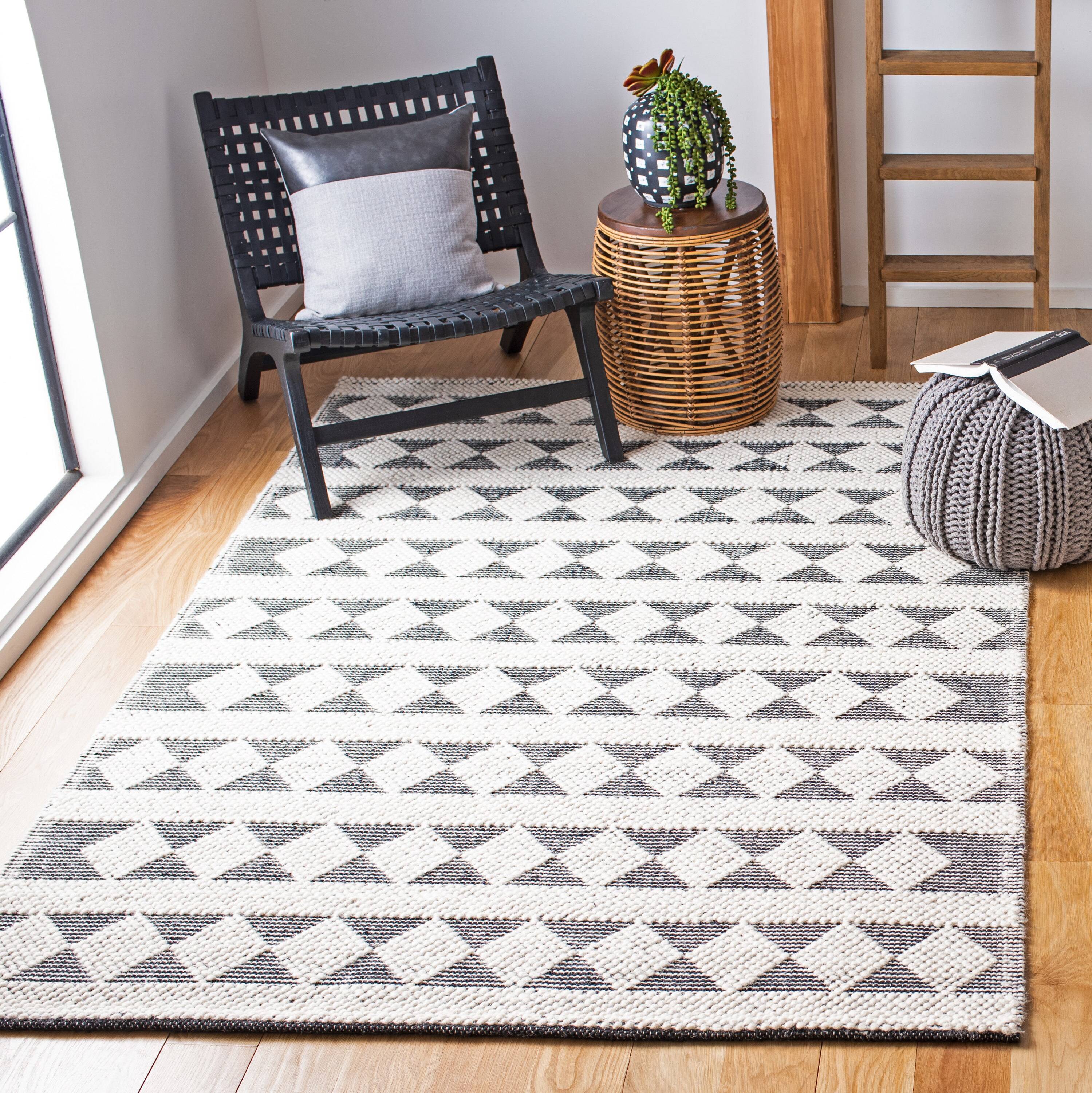 Natura 6' x 6' Black and Ivory Wool Square Area Rug