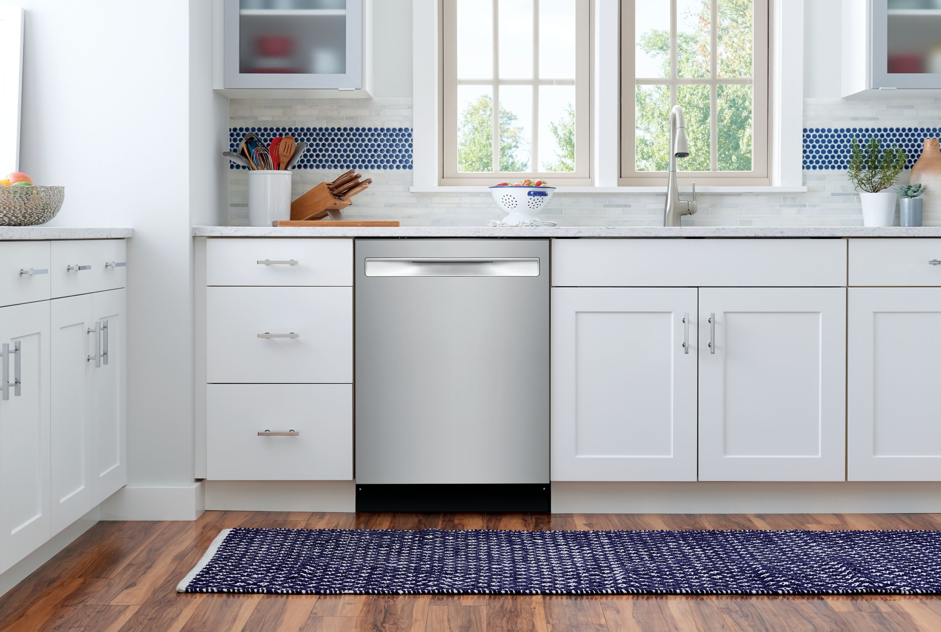 Frigidaire Stainless Steel Tub 24-in Top Control Built-In Dishwasher ...