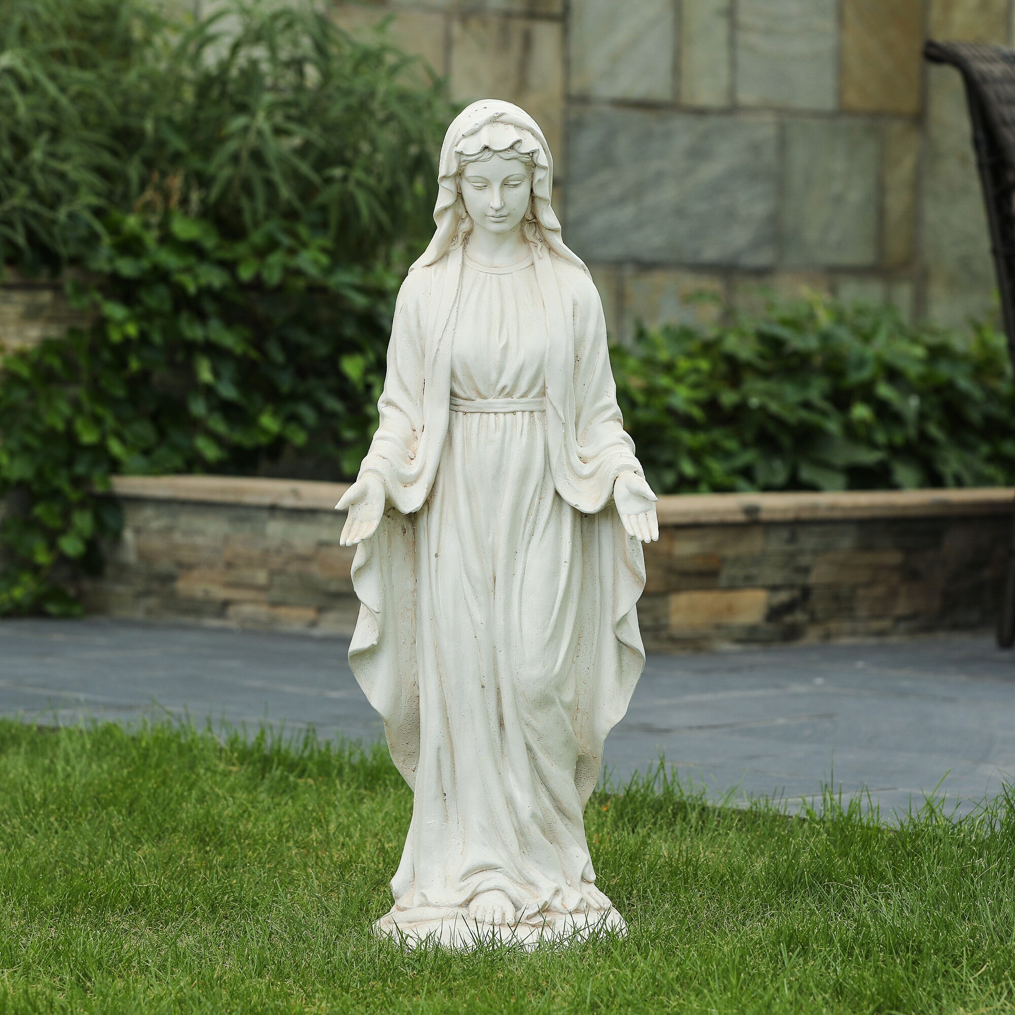 Luxen Home 30.5-in H x 11.25-in W White Religion Garden Statue at Lowes.com