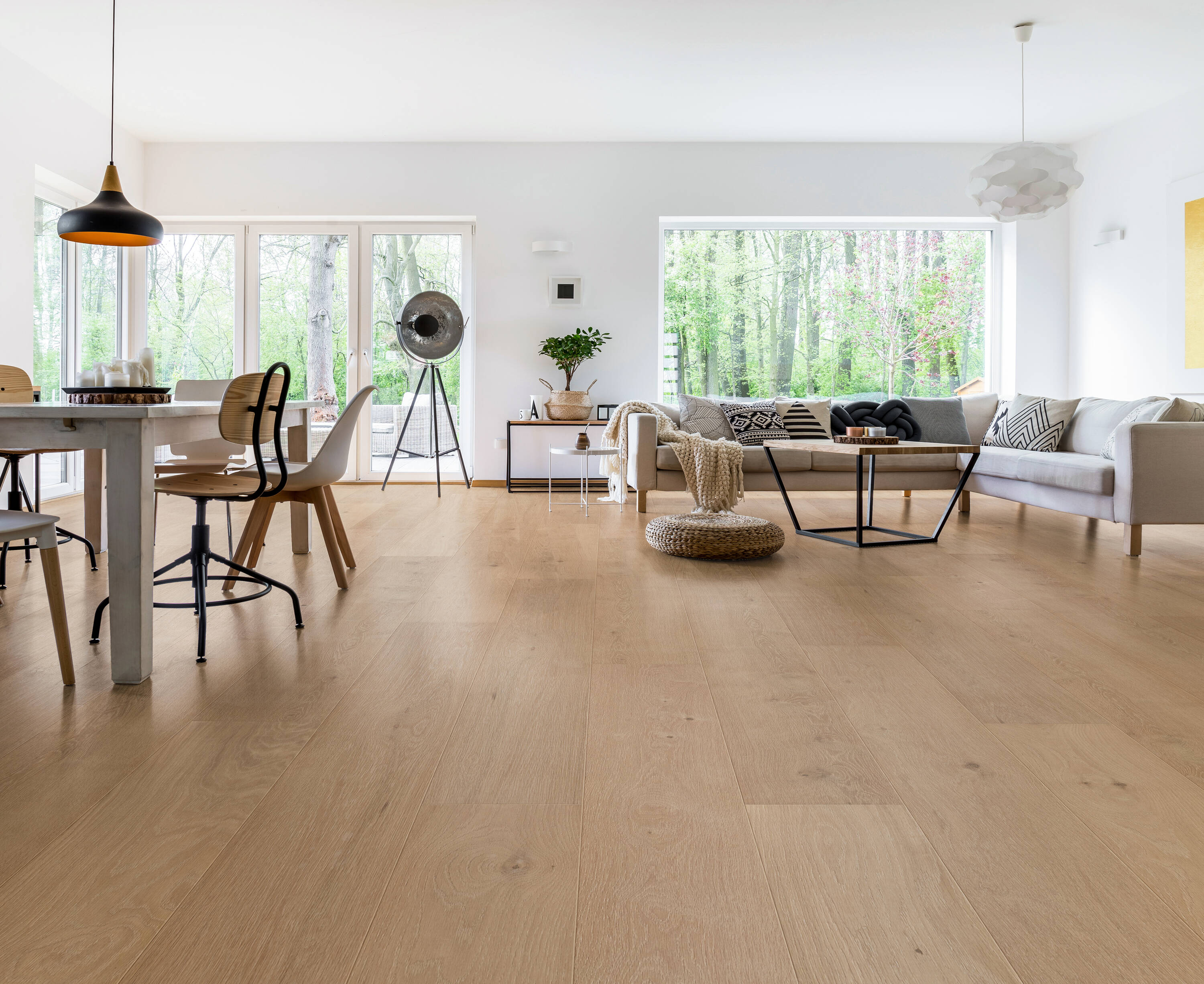 Zalan Floors EK9A705W Lakeview Tahoe Wirebrushed Oak 9-1/2-in W x 1/2-in T x 86-39/64-in Engineered Hardwood Flooring ( 34.1-sq ft / Carton )