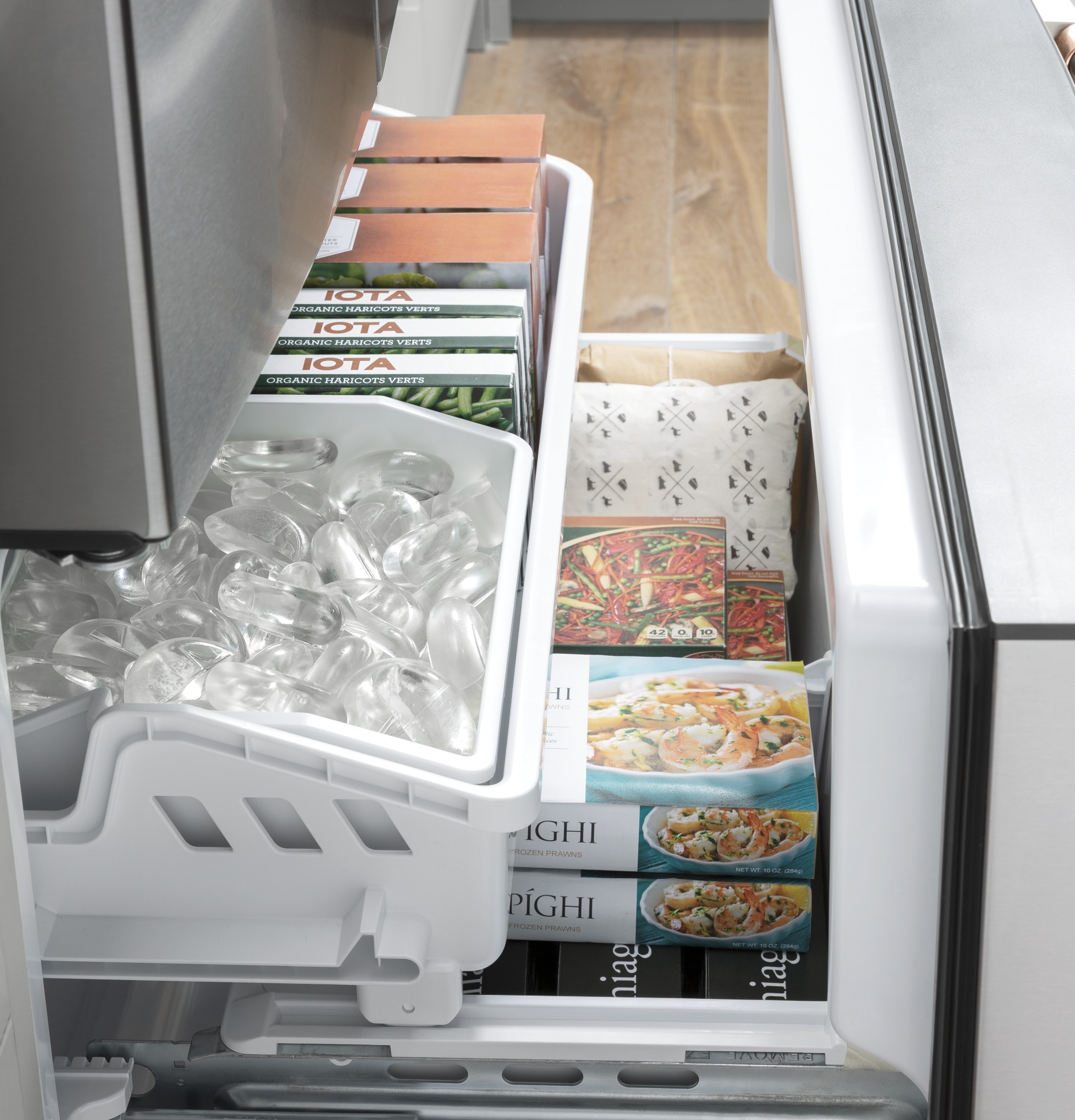 Cafe CWE19SP2NS1 French-Door-Refrigerators - View #12