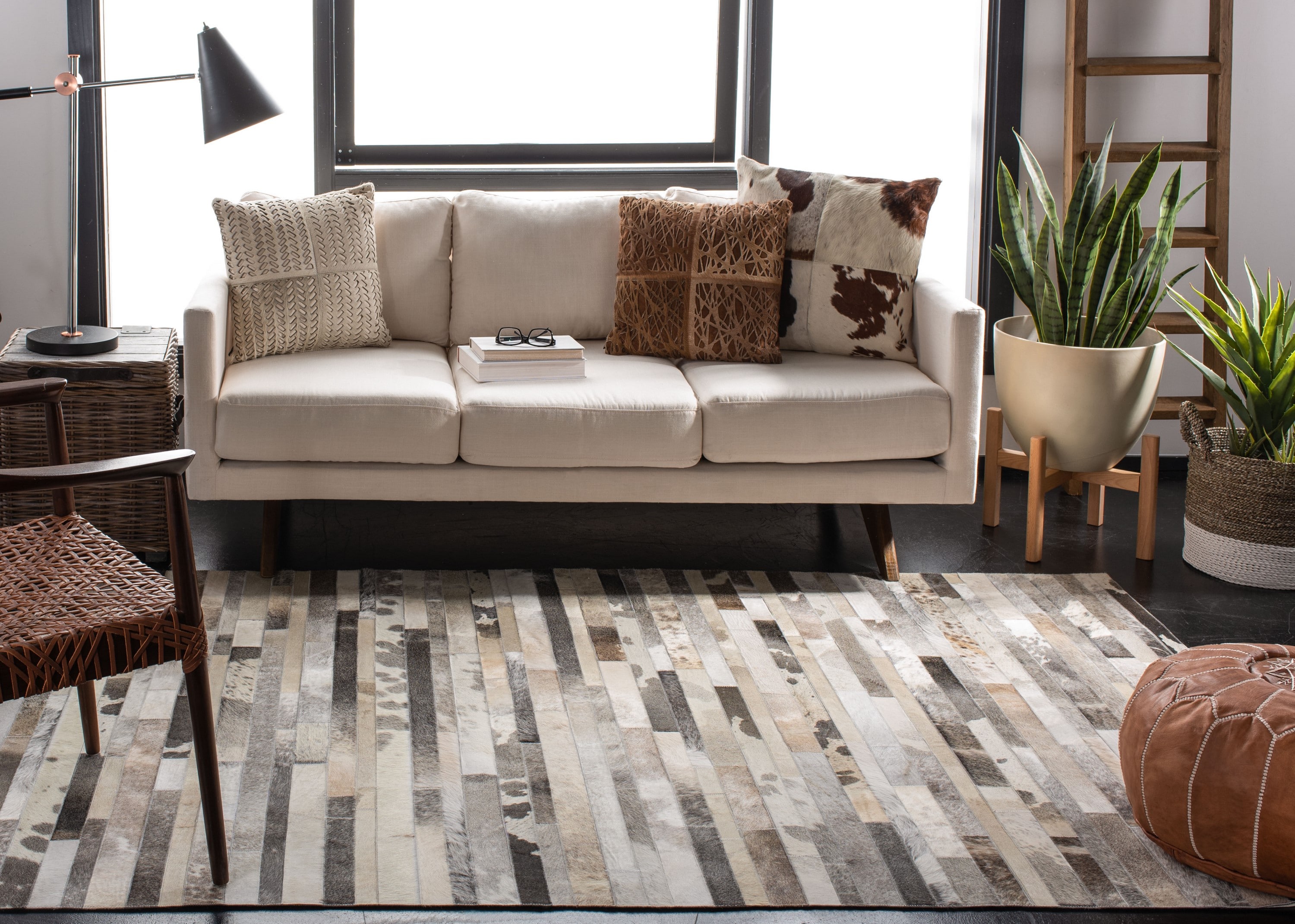 Handmade Geometric Gray Cowhide 8' x 10' Area Rug