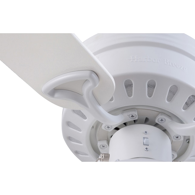 Harbor Breeze Armitage 42-in White LED Indoor Flush Mount Ceiling Fan ...