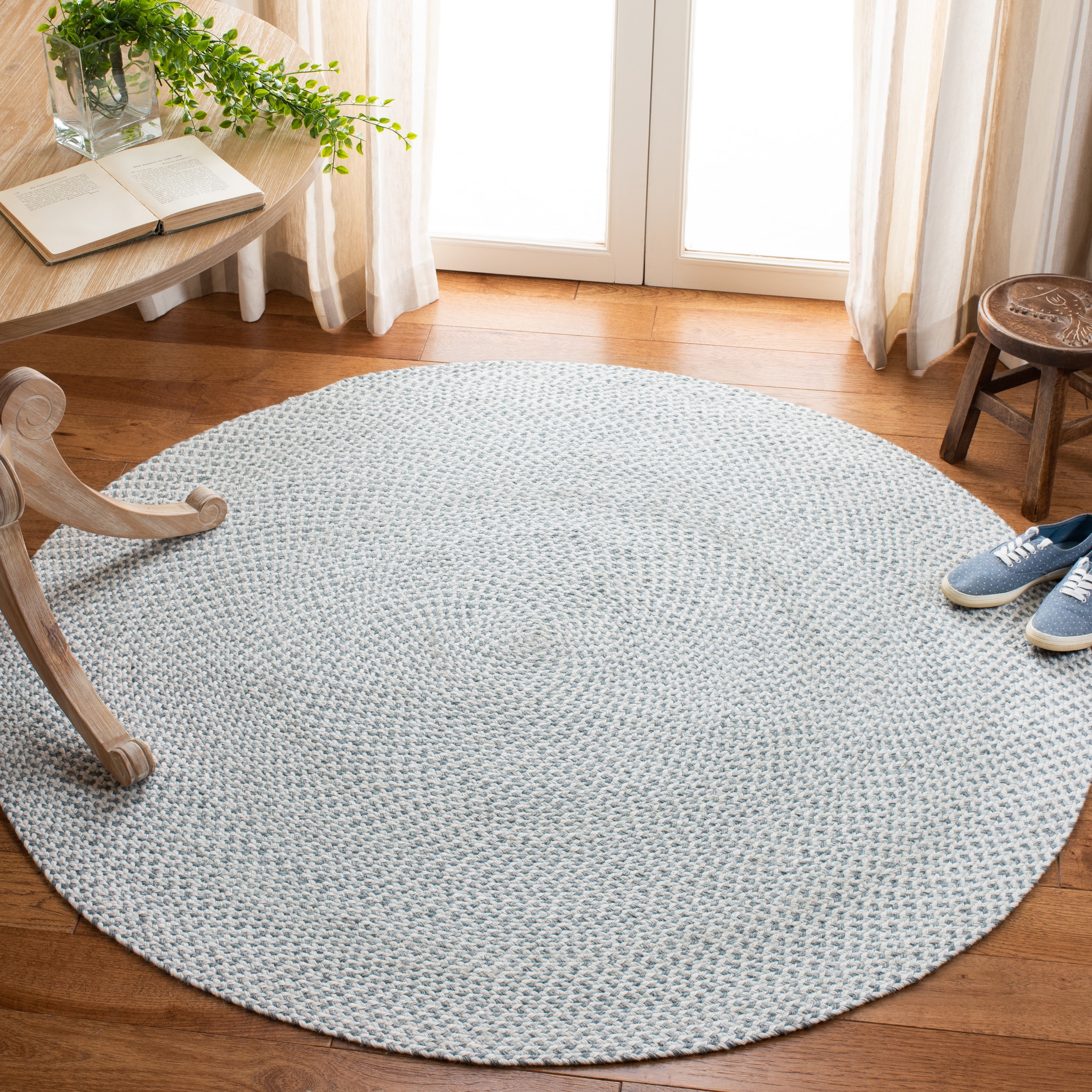 Safavieh BRD801G-4R Braided Odyle 4 x 4 (ft) Polyester Silver/Ivory Round Indoor Abstract Bohemian/Eclectic Area rug