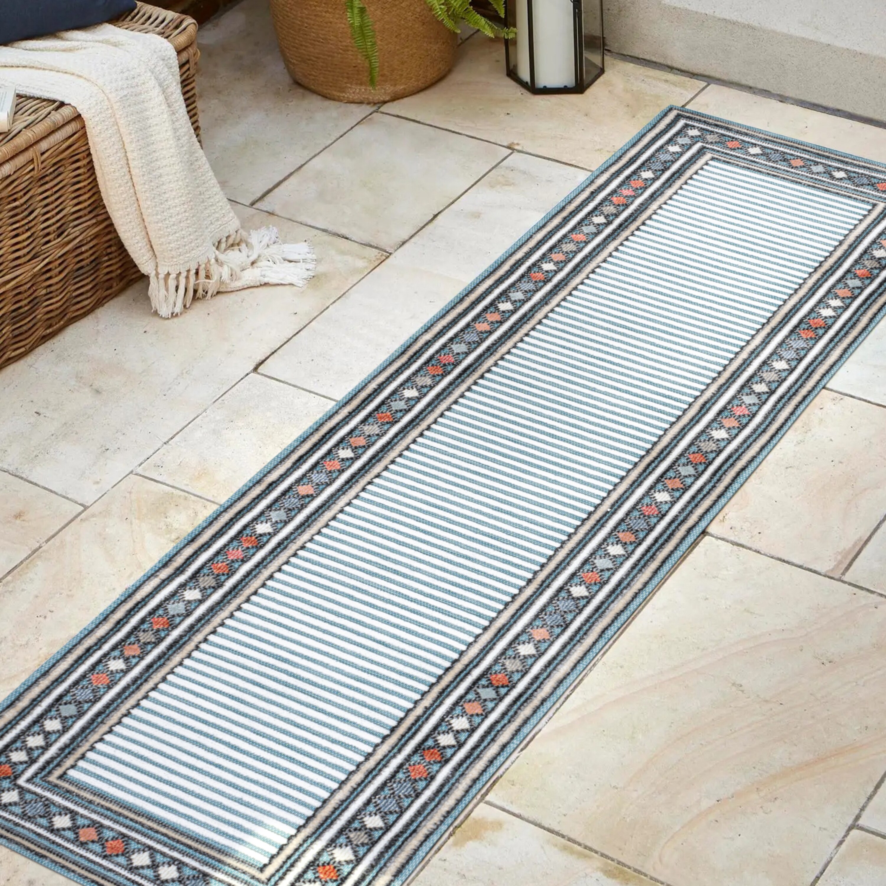 Blue/Ivory Geometric Diamond Border 5.6' Easy-Care Area Rug
