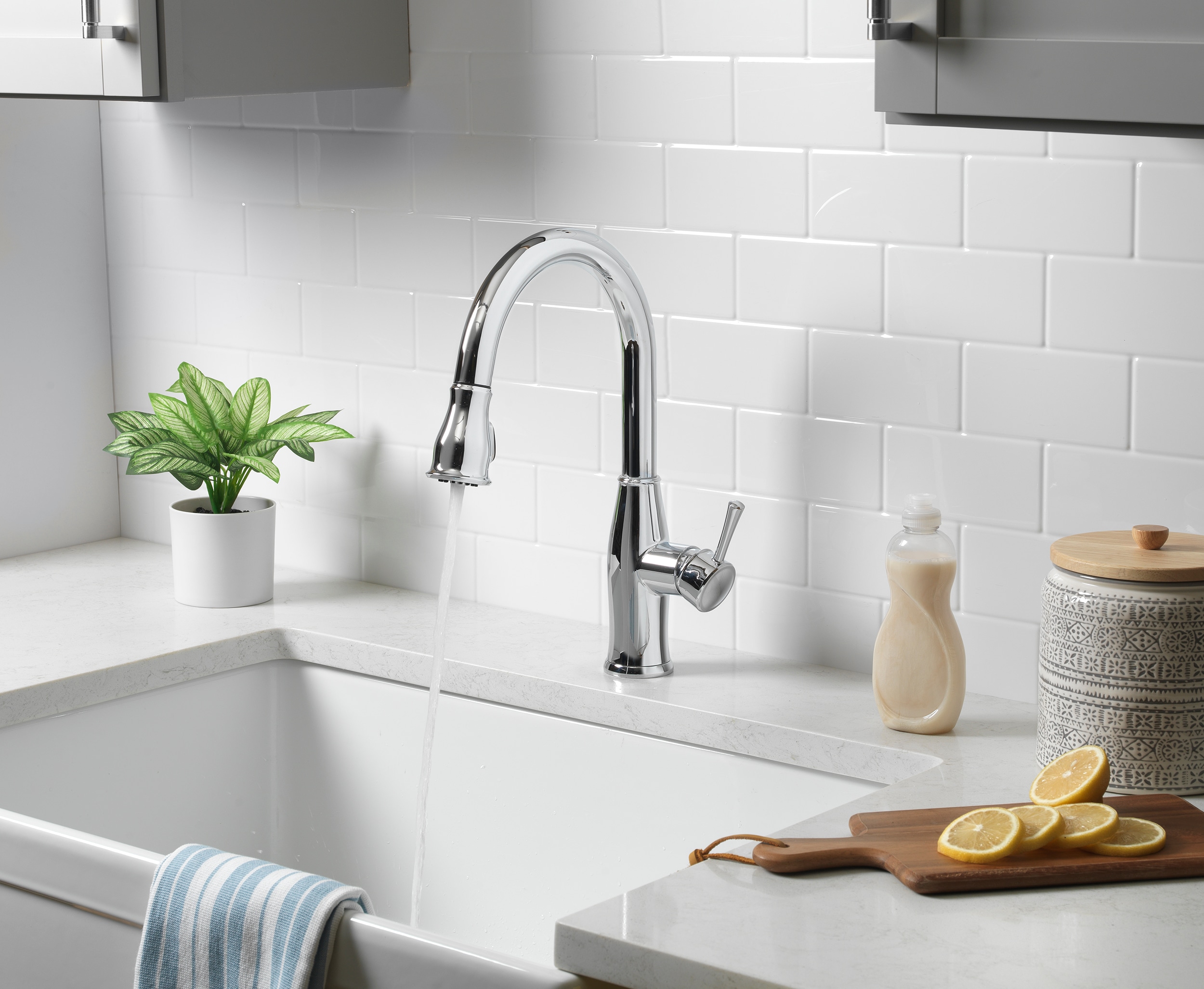 Project Source KPS-102-CH Owen Chrome Single Handle Deck-mount Pull-down Kitchen Faucet with Sprayer ( Deck Plate Included )