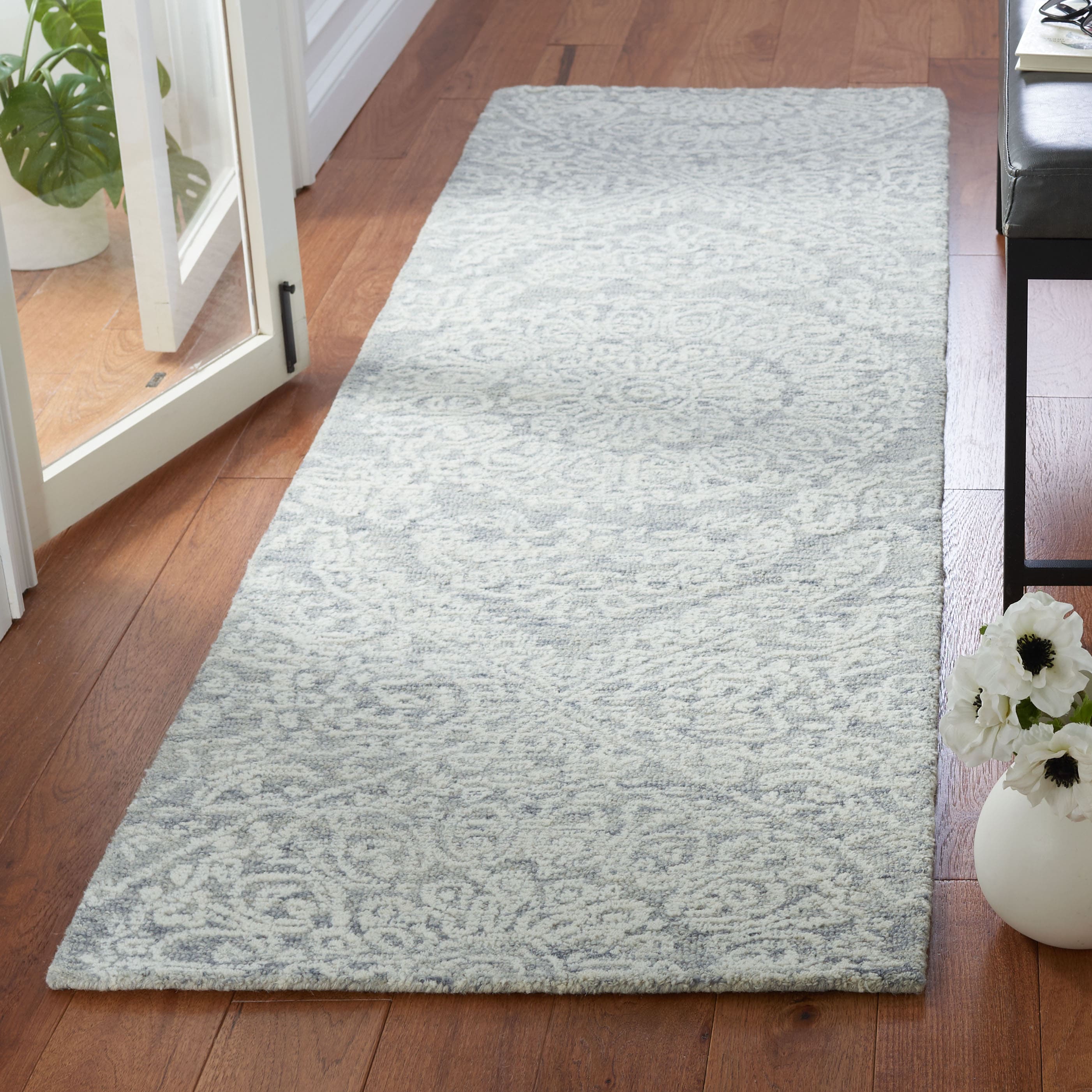  Metro 993 Gray/Ivory Traditional 2ft-3in x 8ft Runner Rug