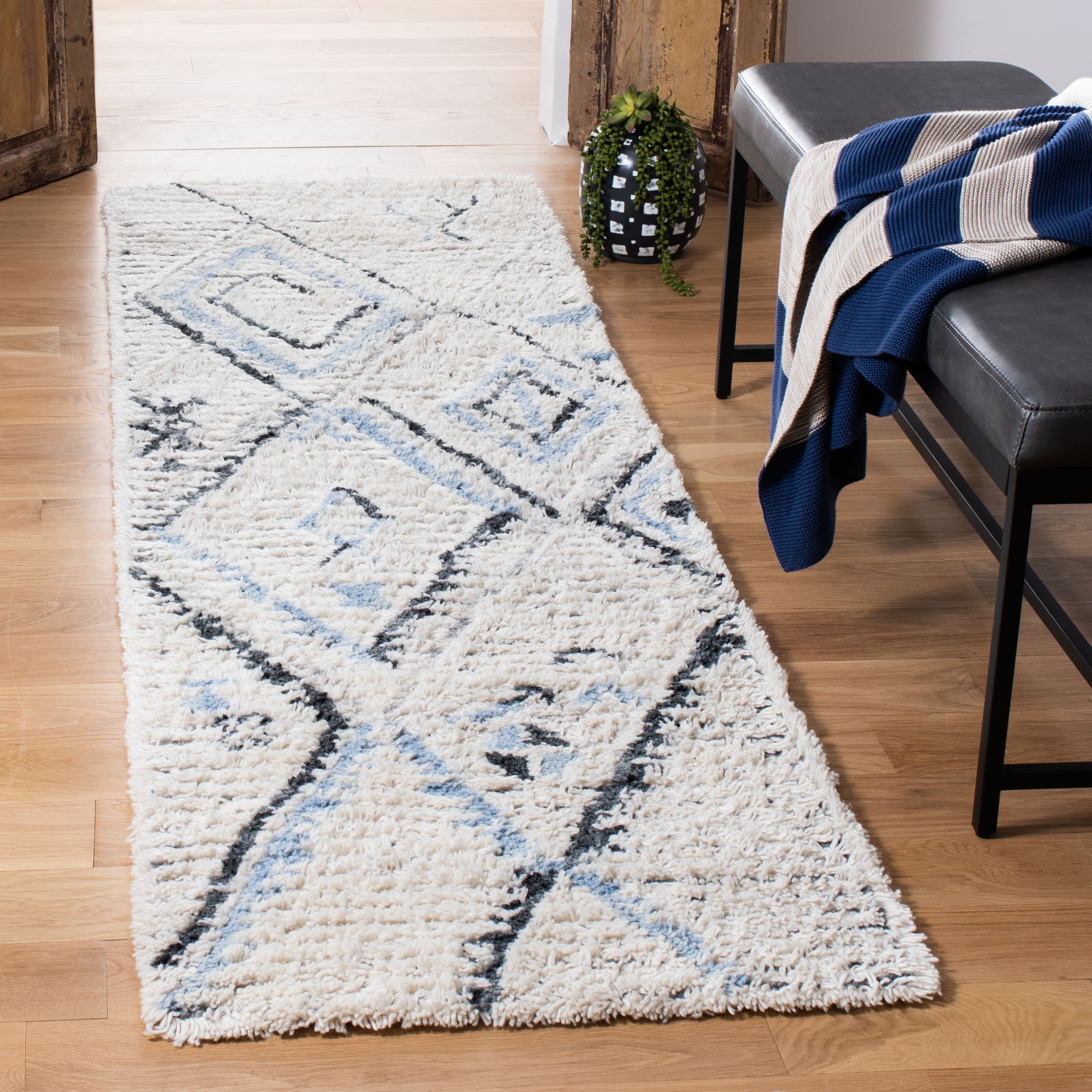Safavieh CSB637A-28 Casablanca Synne 2 x 8 (ft) Tufted Wool Gray/Ivory Rectangular Indoor Abstract Moroccan Runner rug