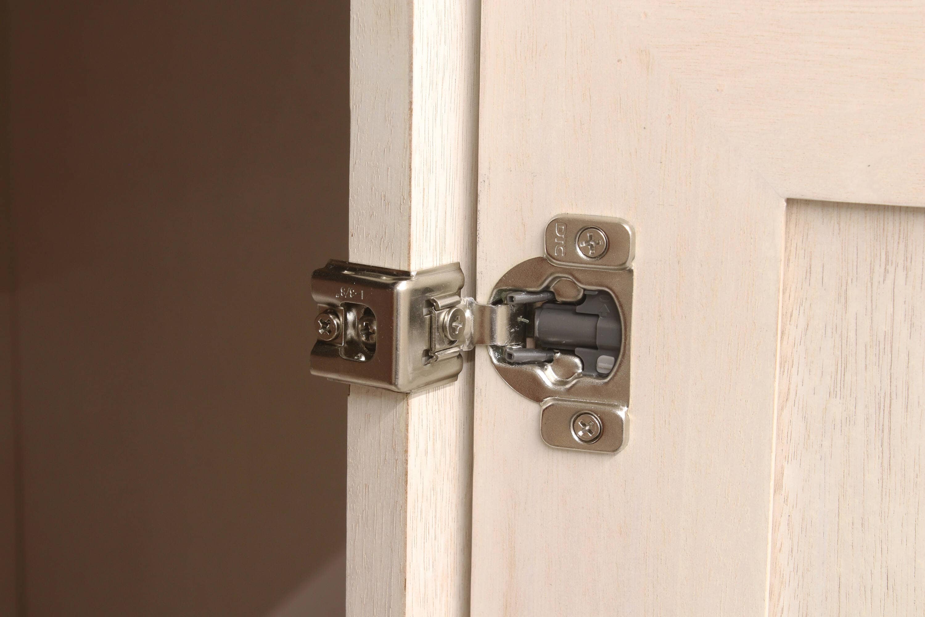 RELIABILT E8Q135H Cabinet-Hinges - View #3