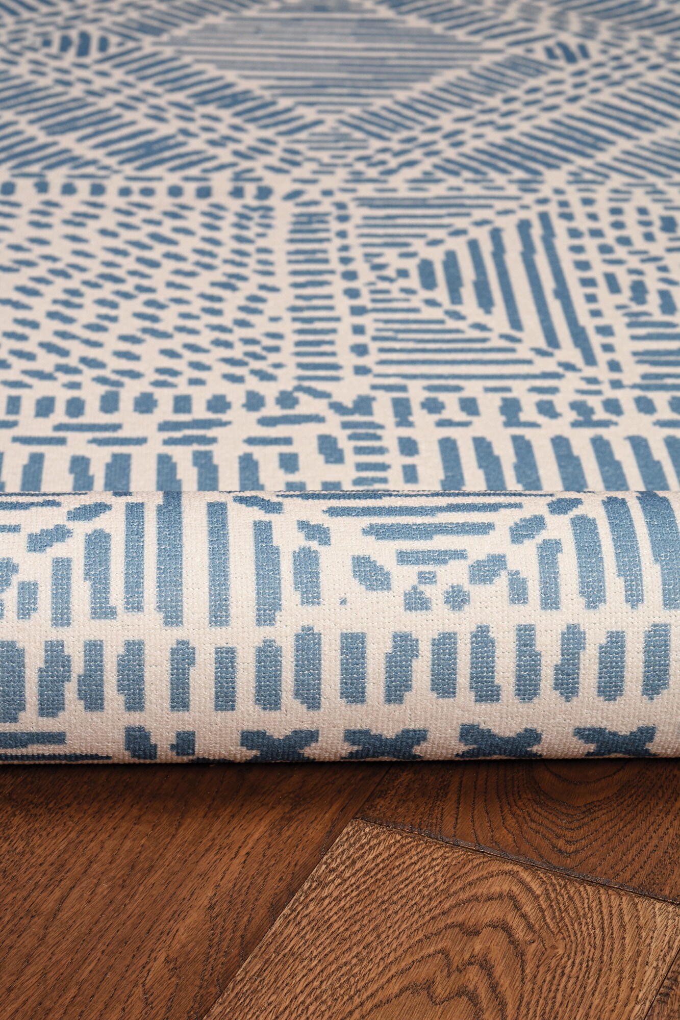 Linon RUGWR3235 rugs - View #4