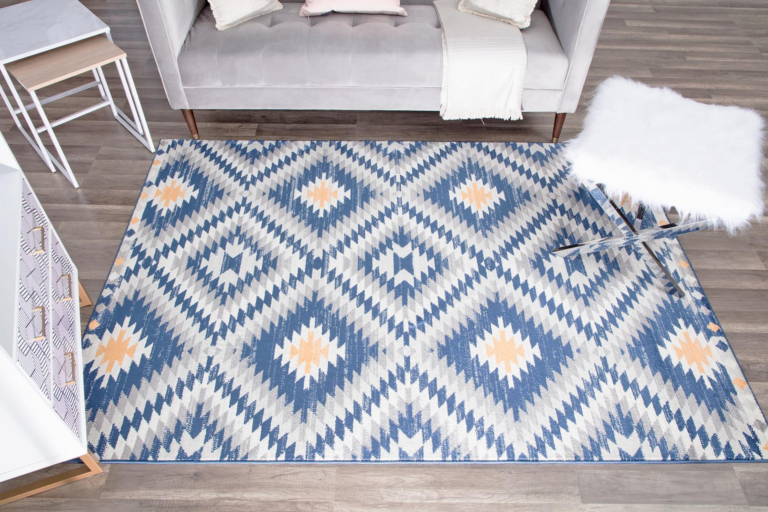 Soleil Reversible Blue Synthetic 5' x 7' Stain-Resistant Area Rug
