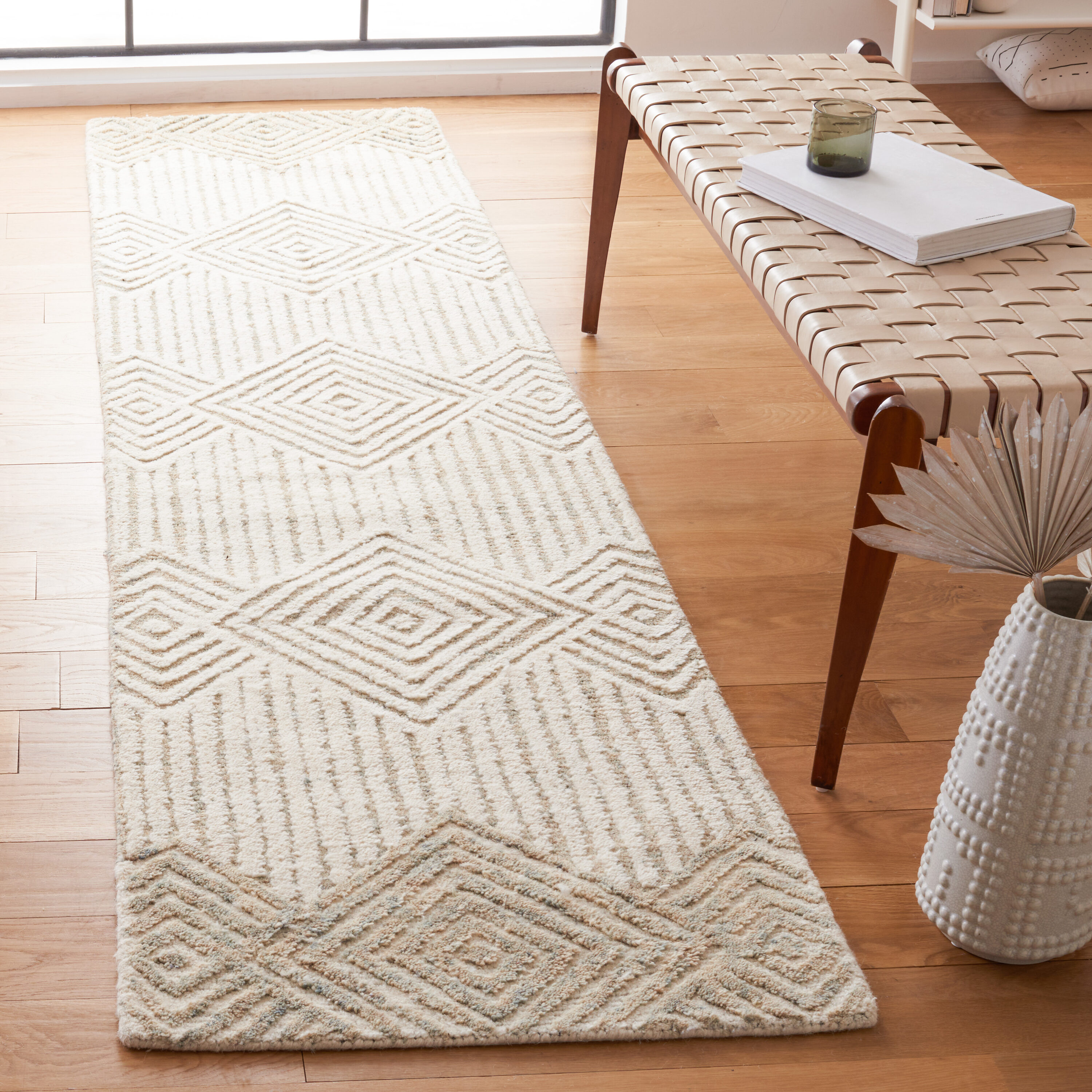  Metro 401 Beige/Ivory Contemporary 2Ft-3In x 9Ft Runner Rug