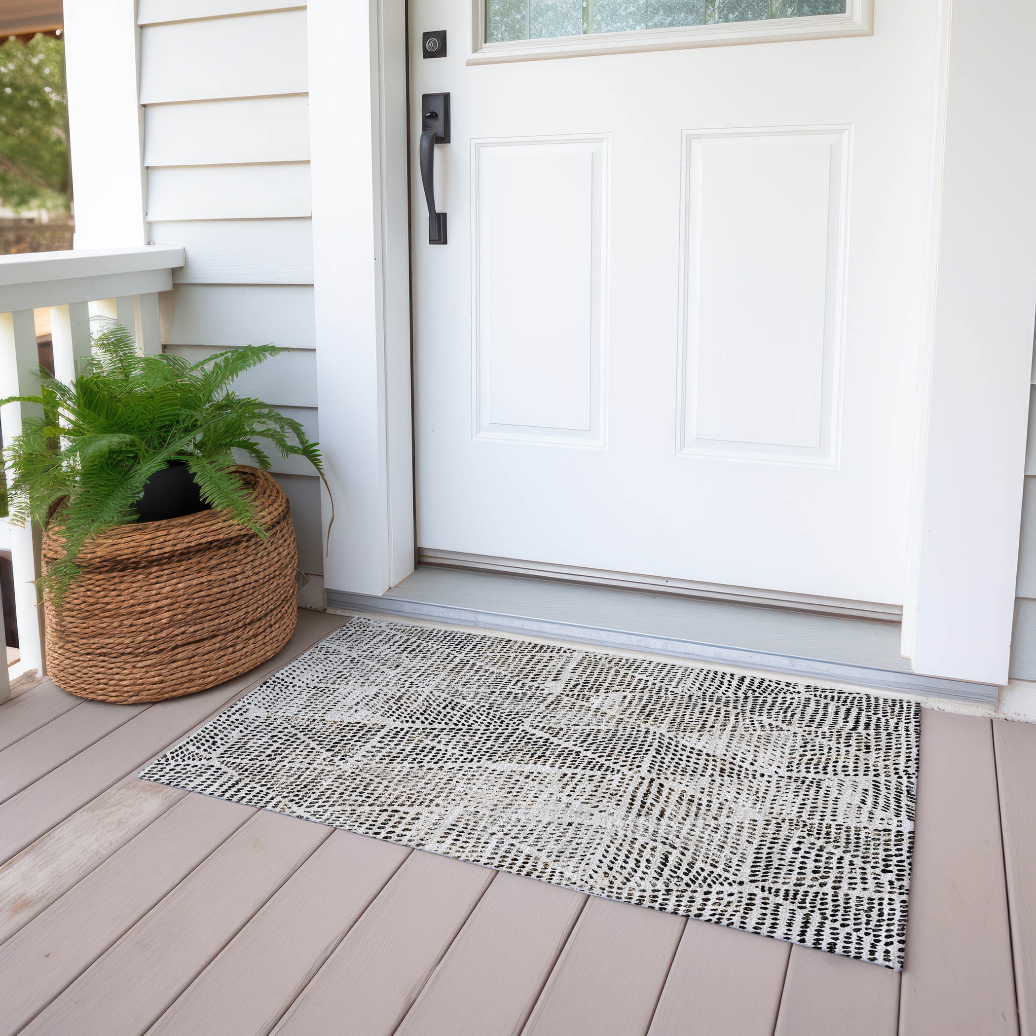 Ivory Diamond Pattern Machine-Washable Indoor Outdoor Rug