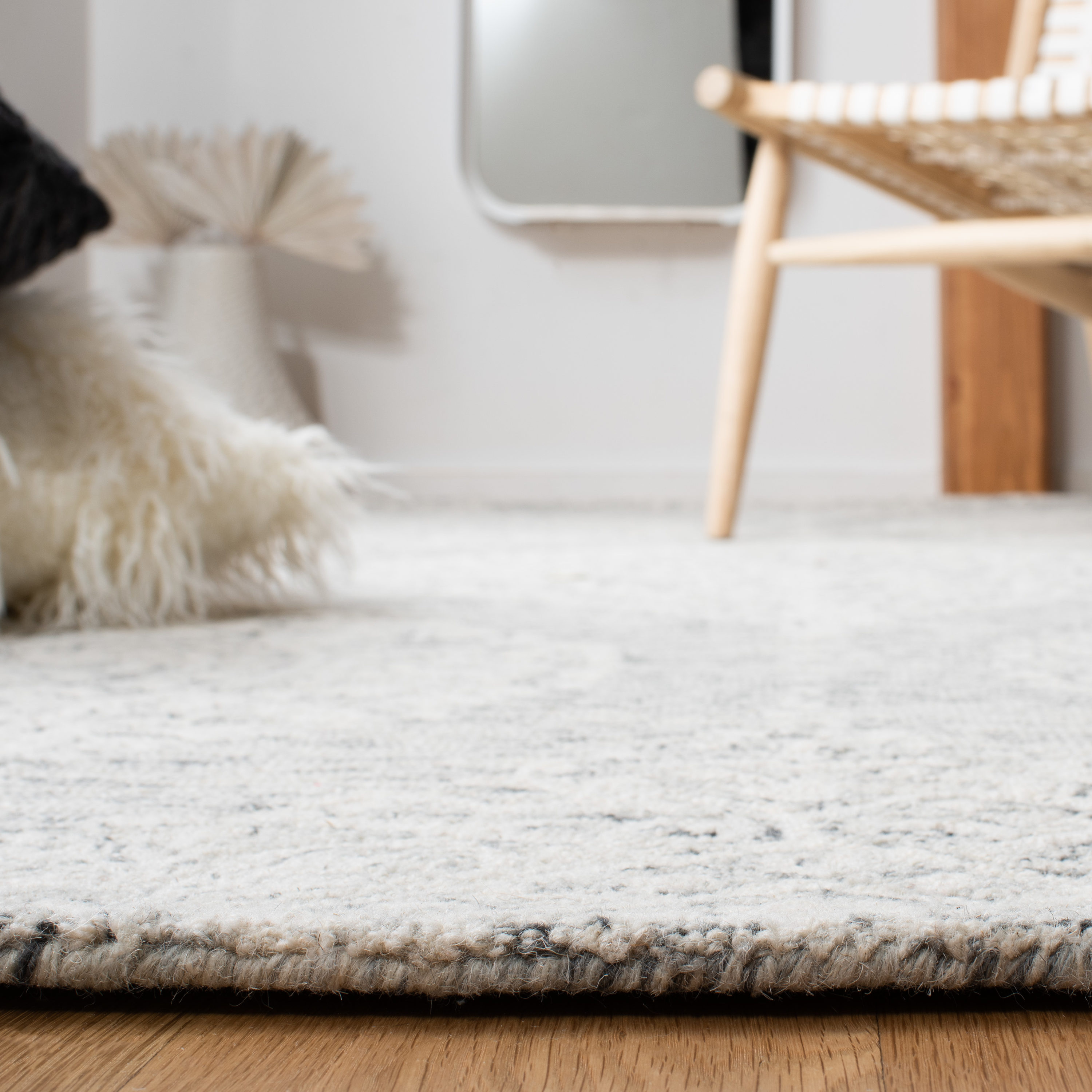 Handmade Gray Wool Square Tufted Rug, 6' x 6'